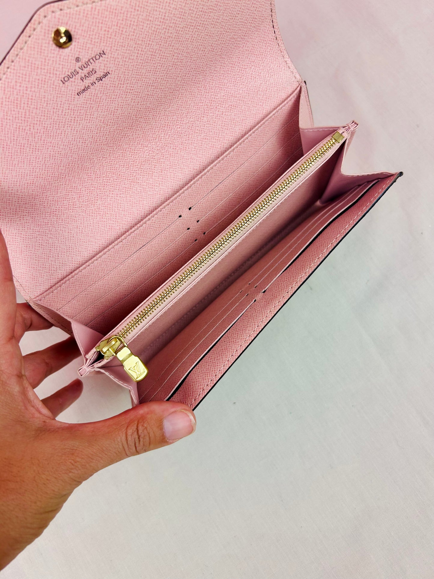 Sarah Wallet NM in Monogram/Rose