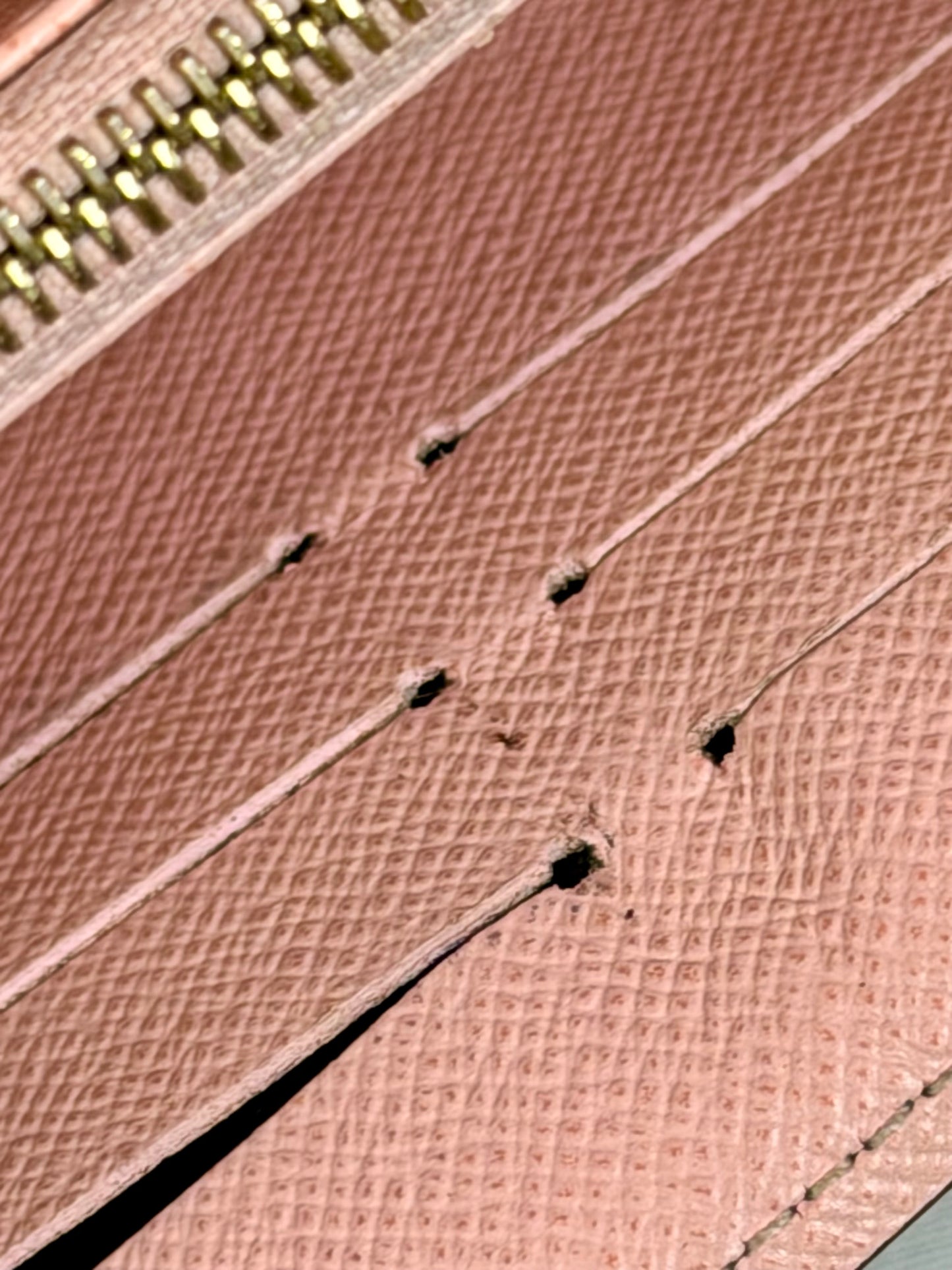 Louis Vuitton Sarah Wallet in Mono/Rose