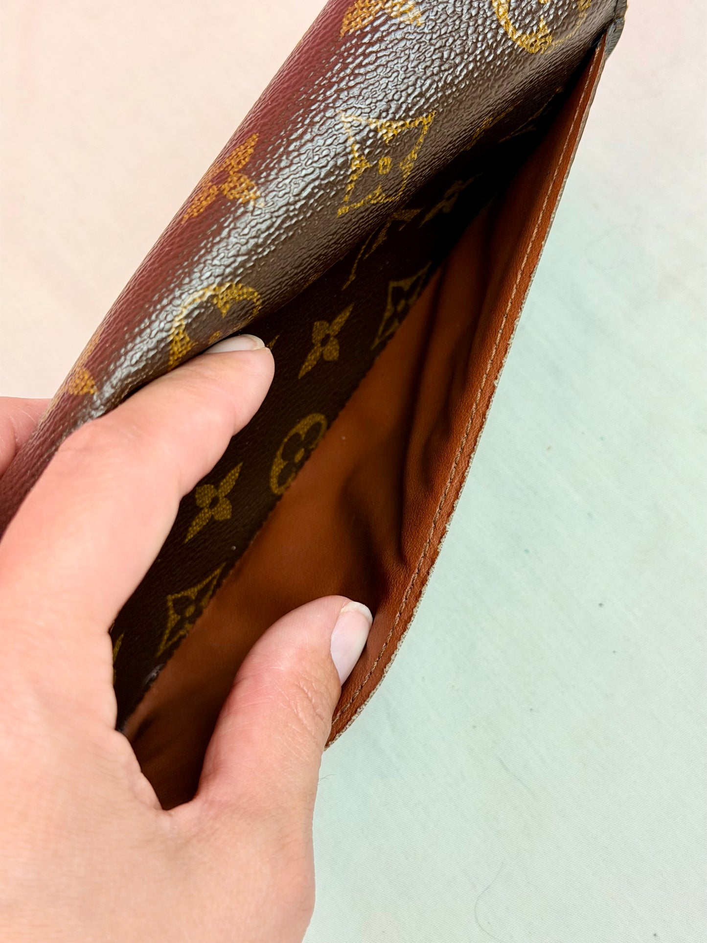 Sarah Wallet in Mono/Brown