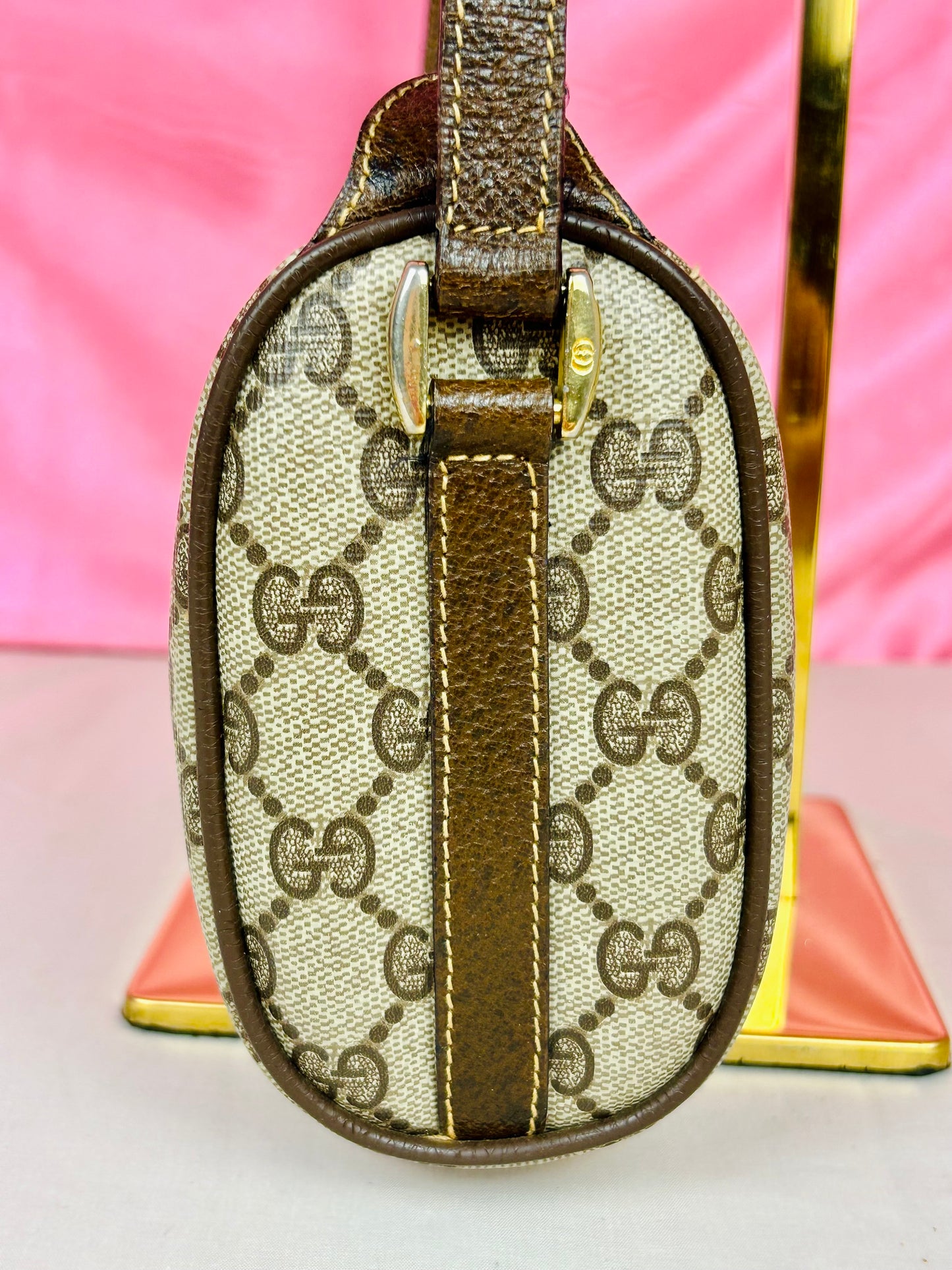 Oval Sherry Line Crossbody