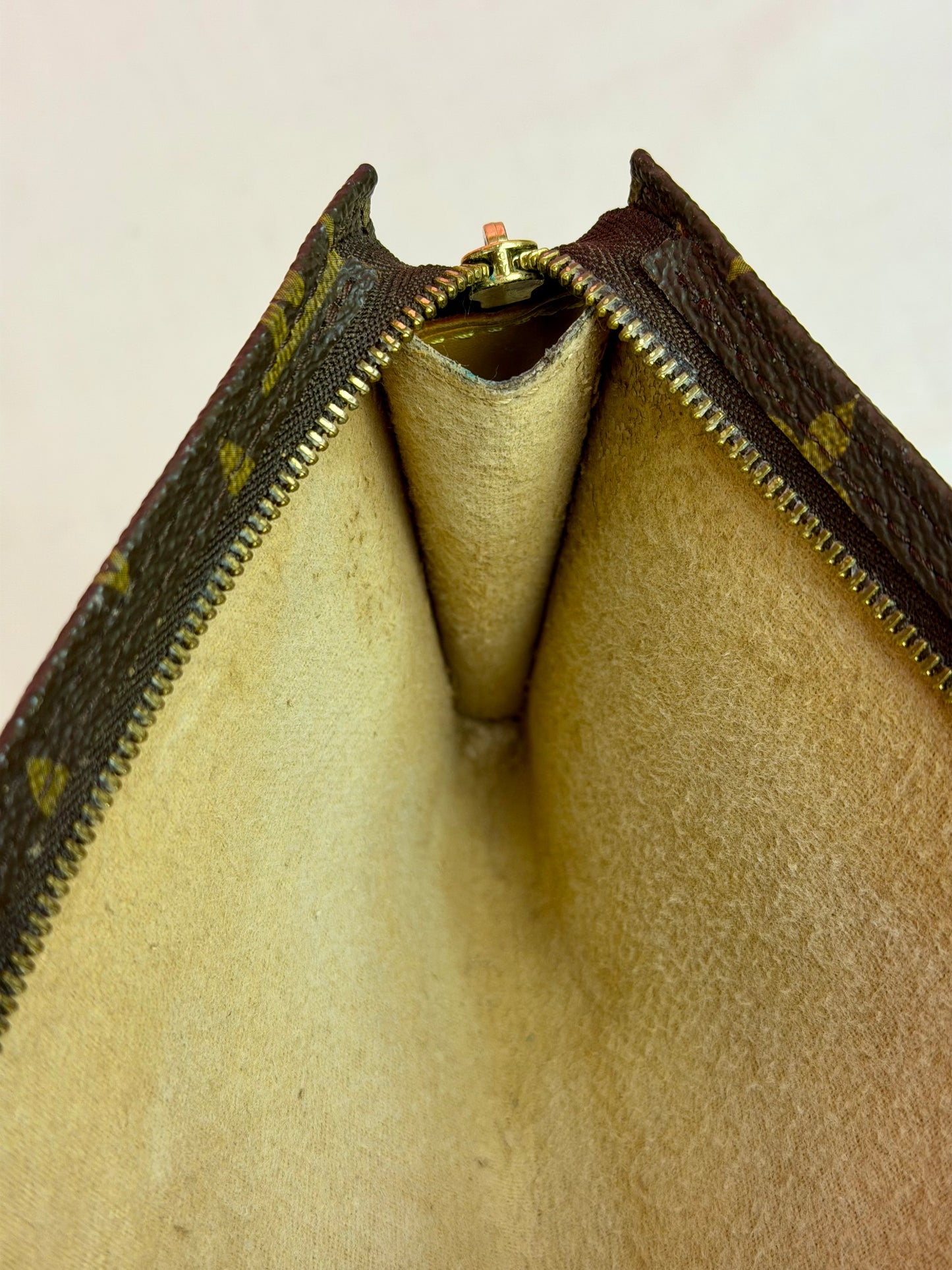 Bucket Pouch GM on Chain
