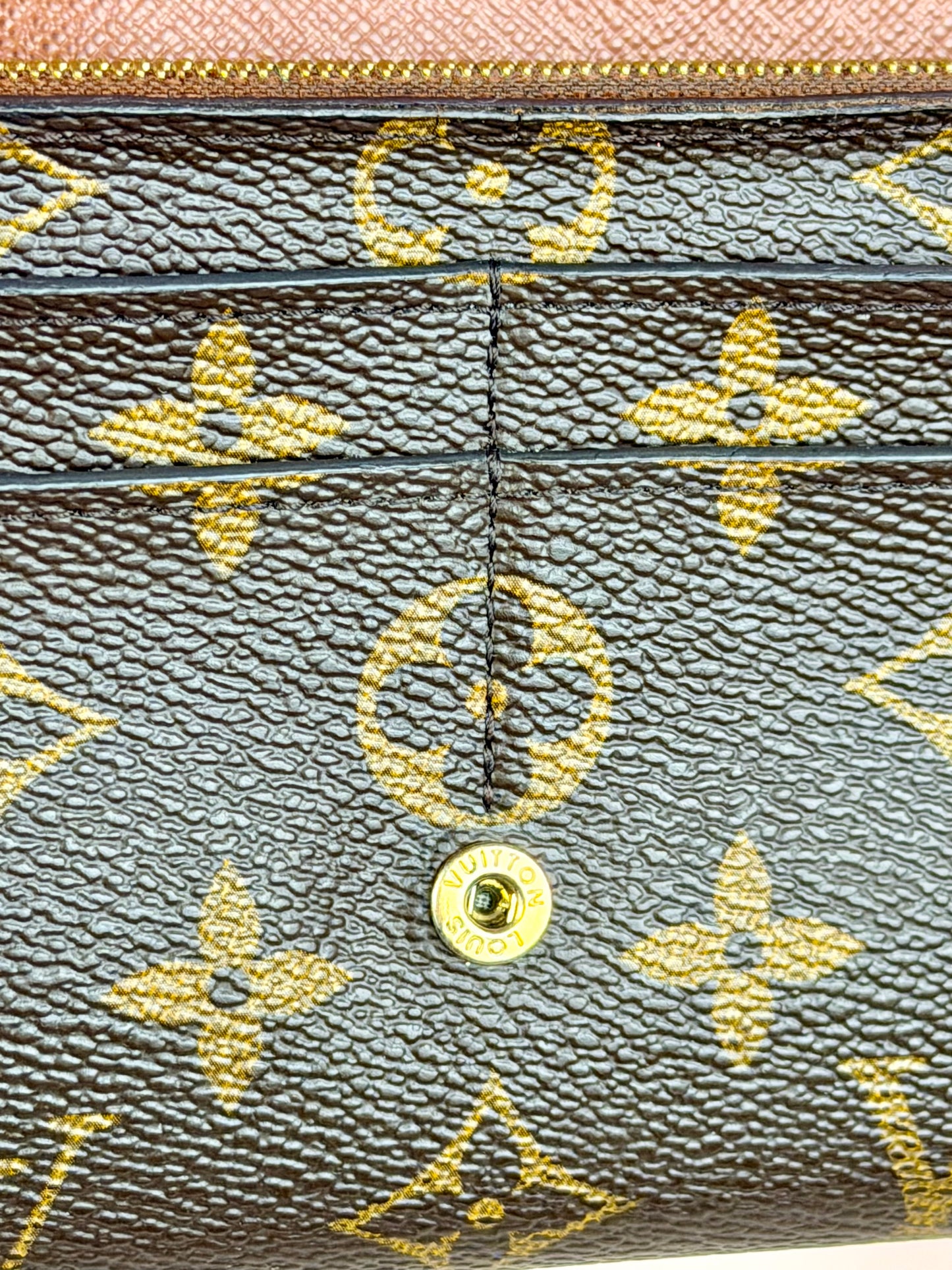 Sarah Wallet in Mono/Brown