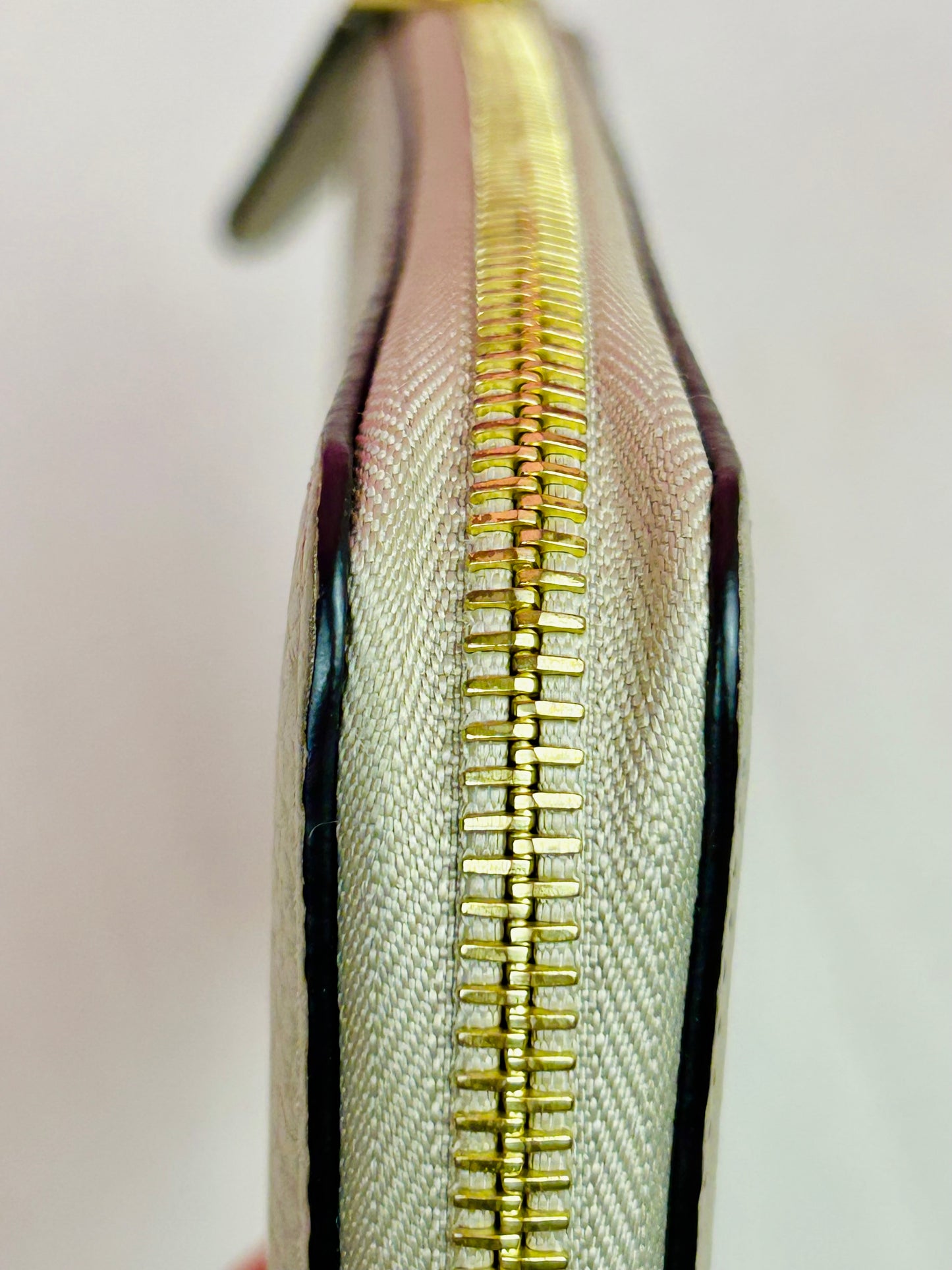 Taurillon Comet Taupe Zippy Wallet