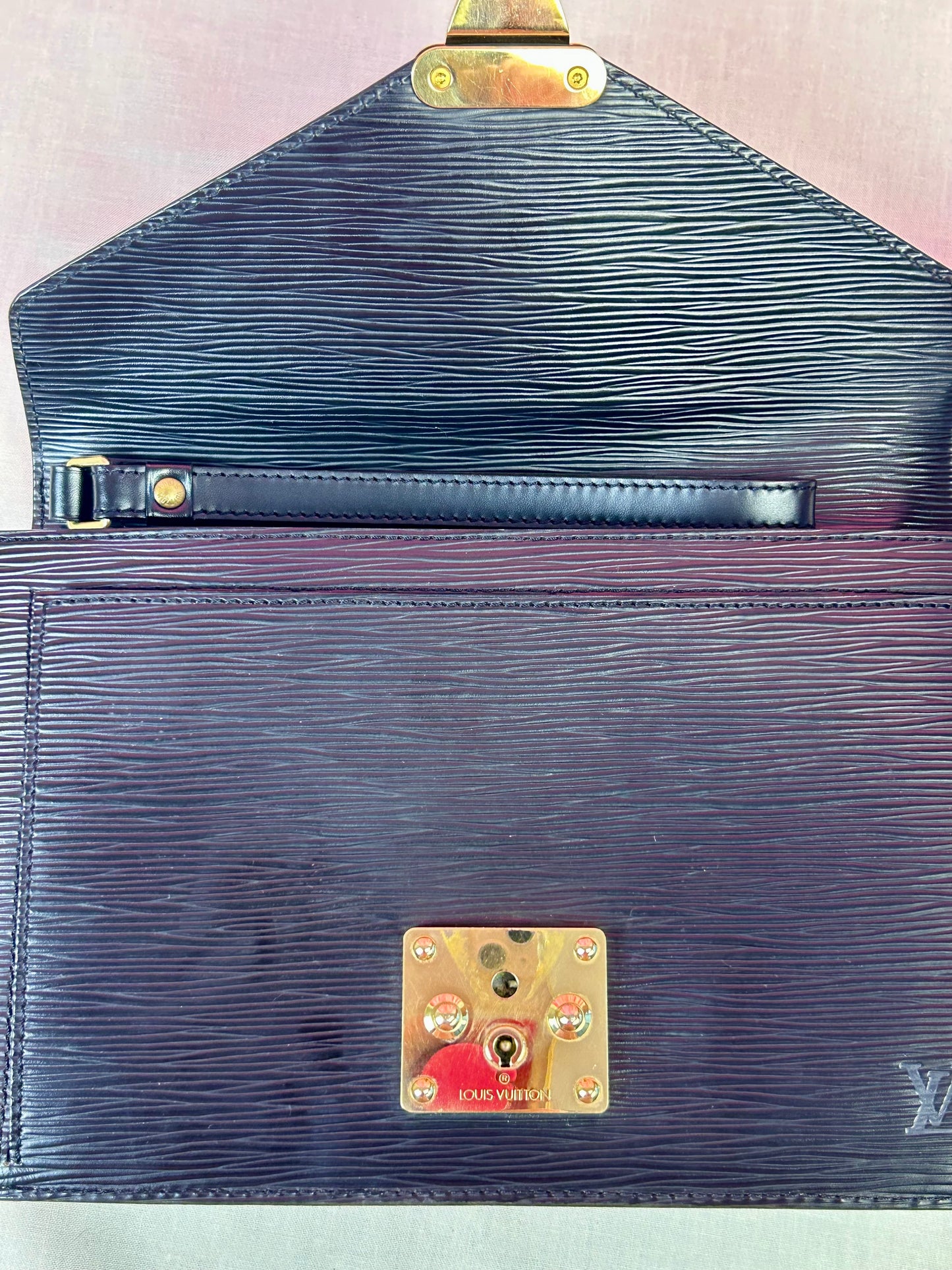 Louis Vuitton Dragonne Clutch – Black Epi Leather