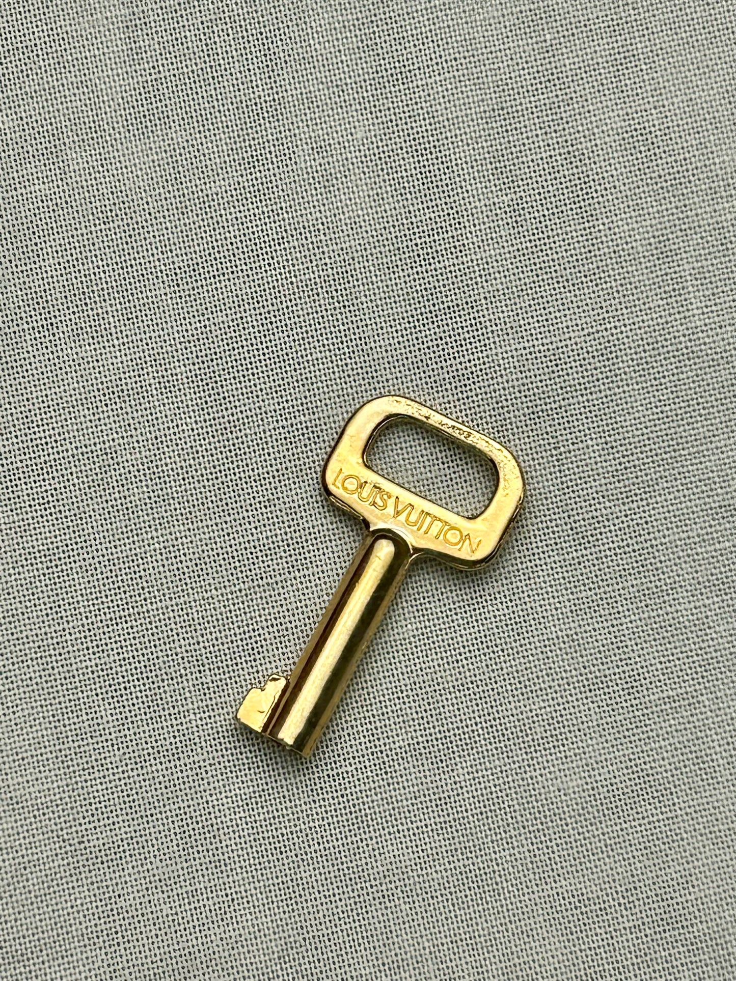 Dragonne Clutch in Black Epi