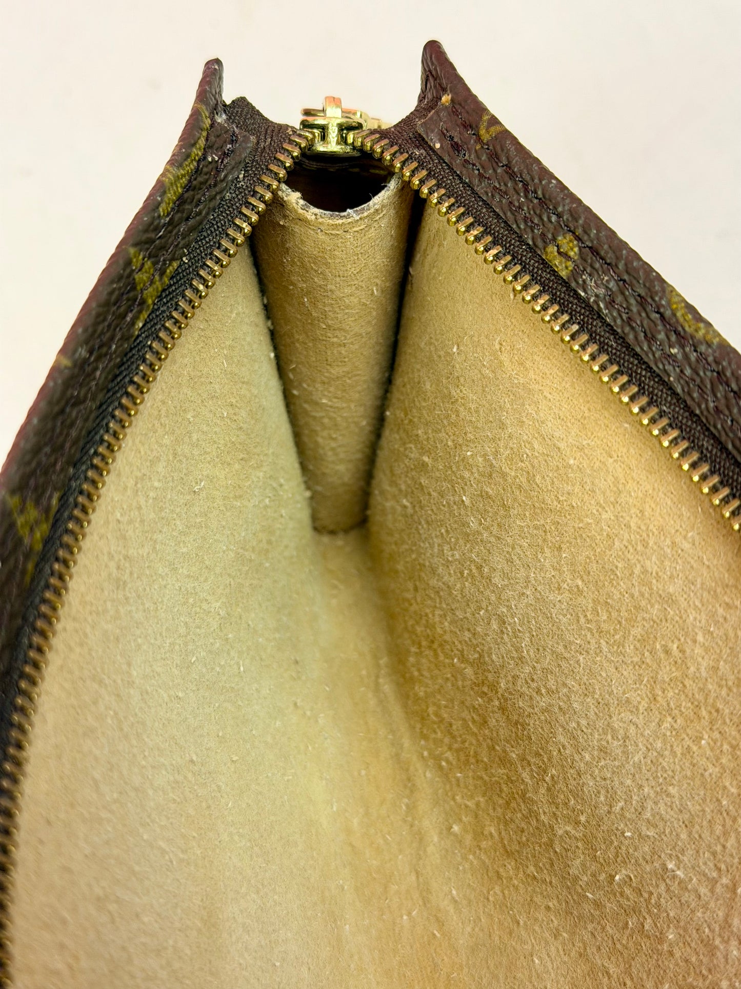 Bucket Pouch GM on Chain