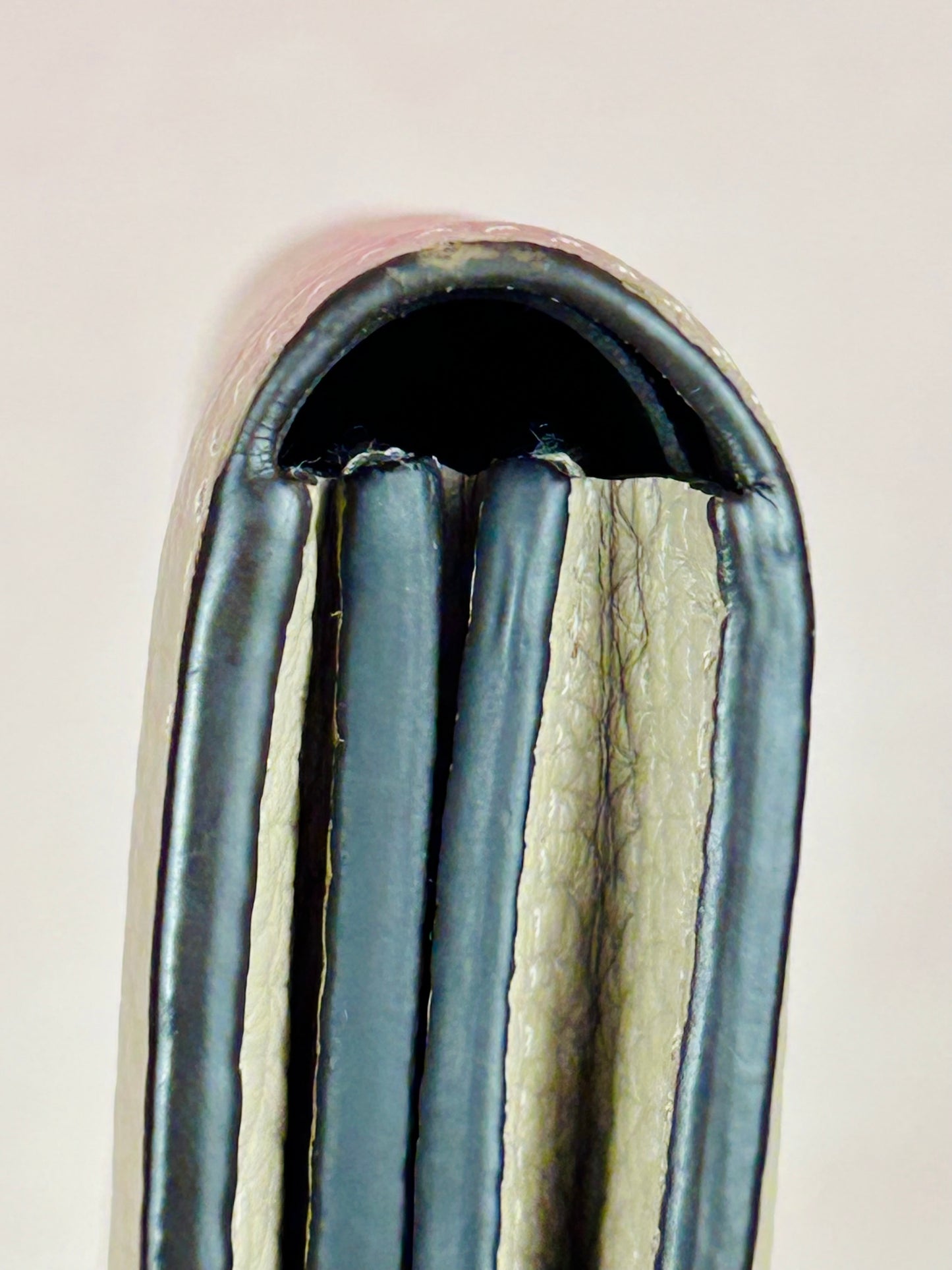 Taurillon Comet Taupe Zippy Wallet