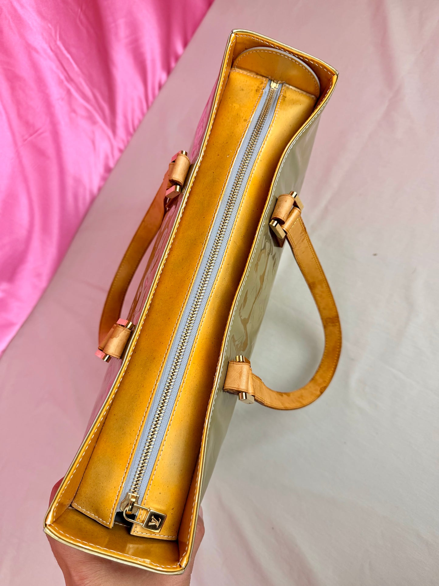 Colombus Tote in Green Vernis