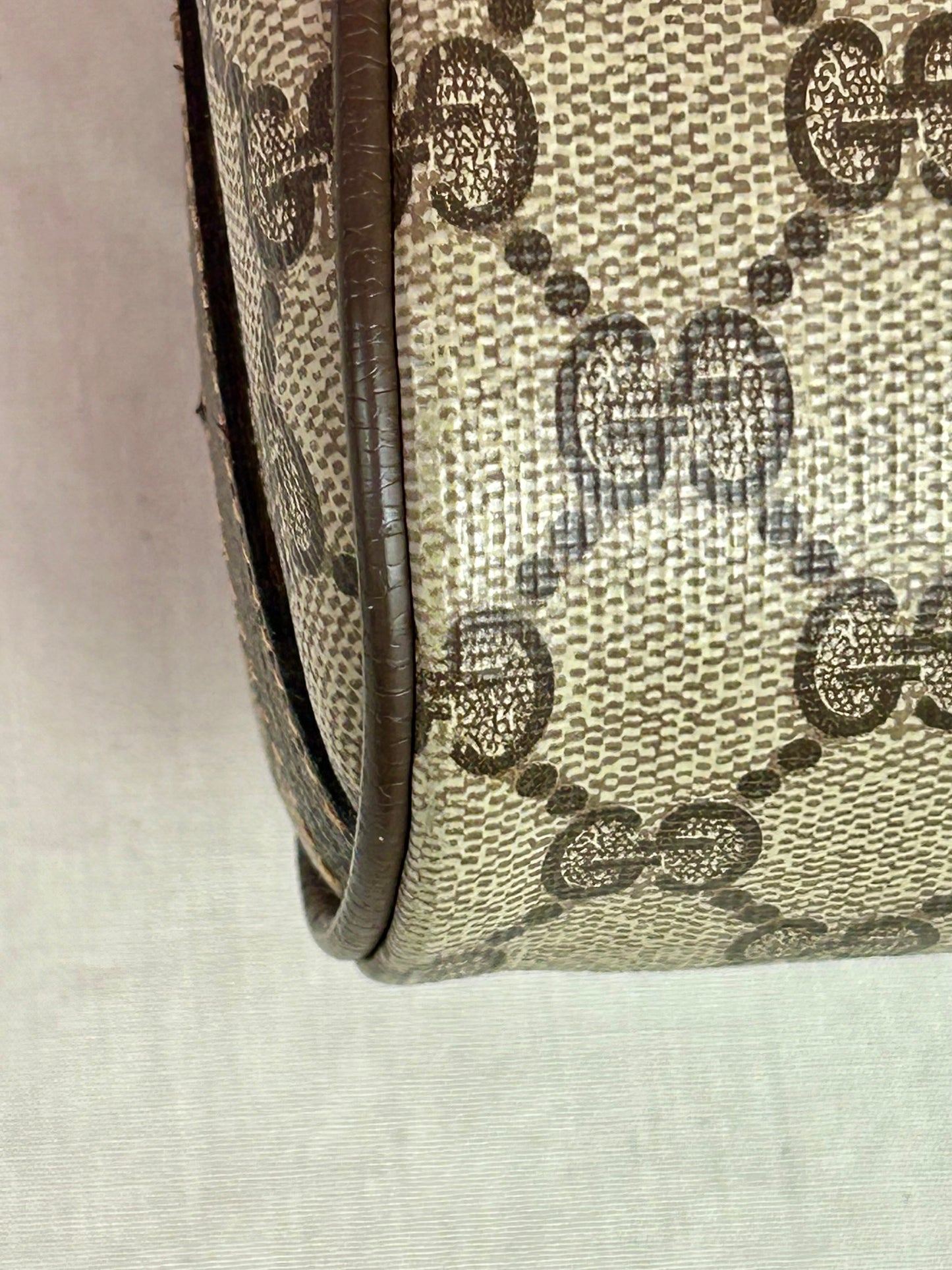 Oval Sherry Line Crossbody