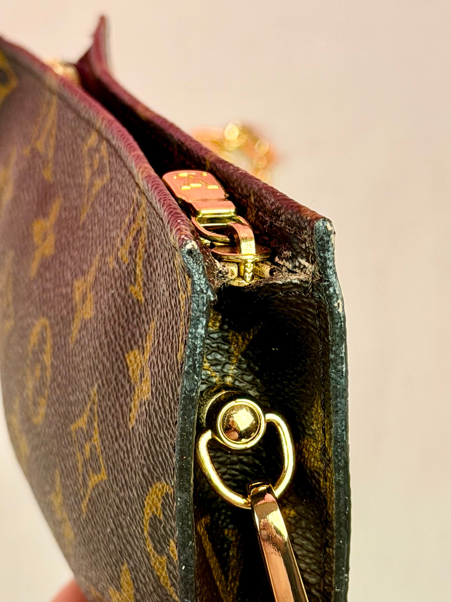 Bucket Pouch PM on Chain