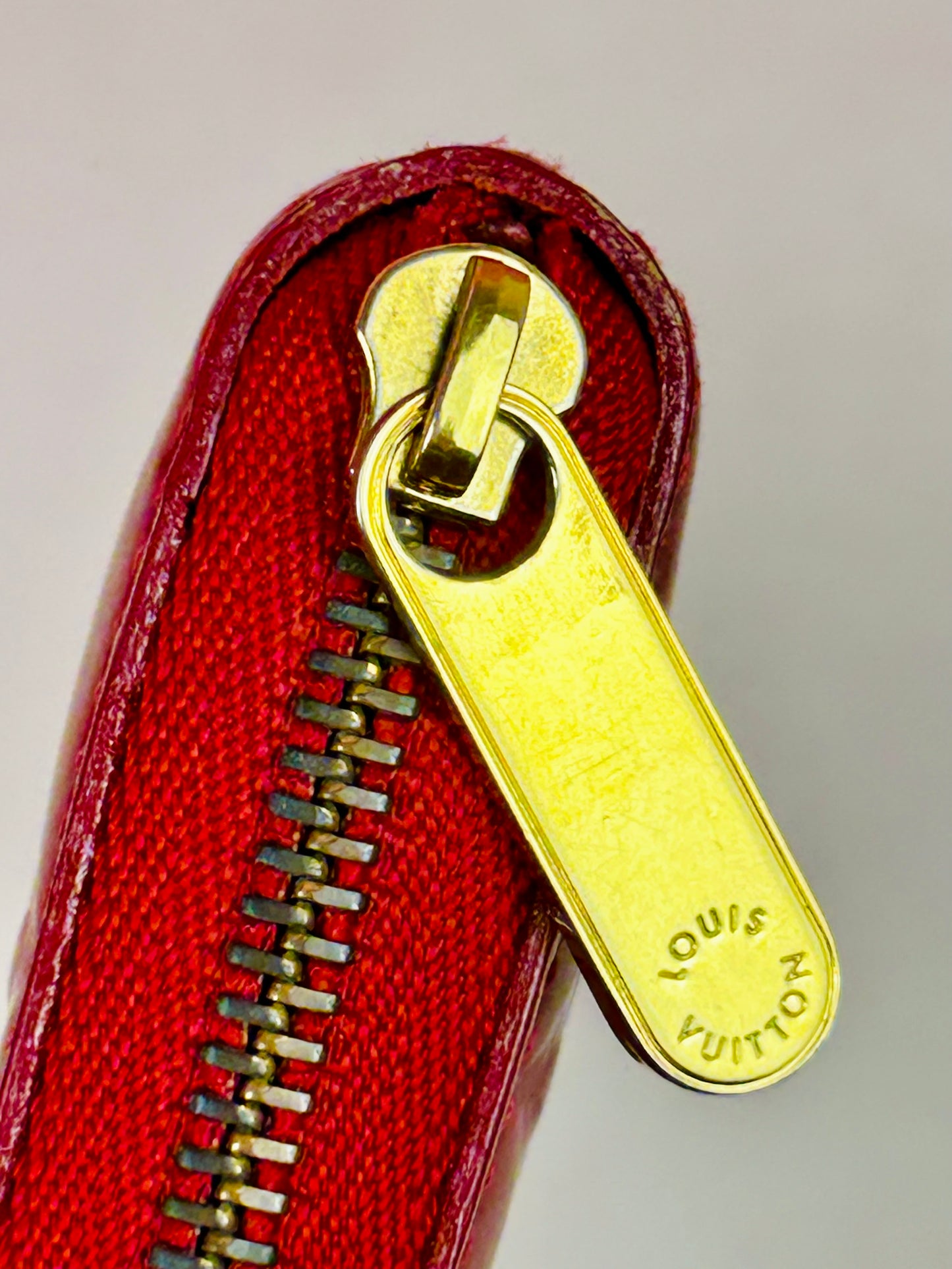 Red Vernis Zippy Card Case