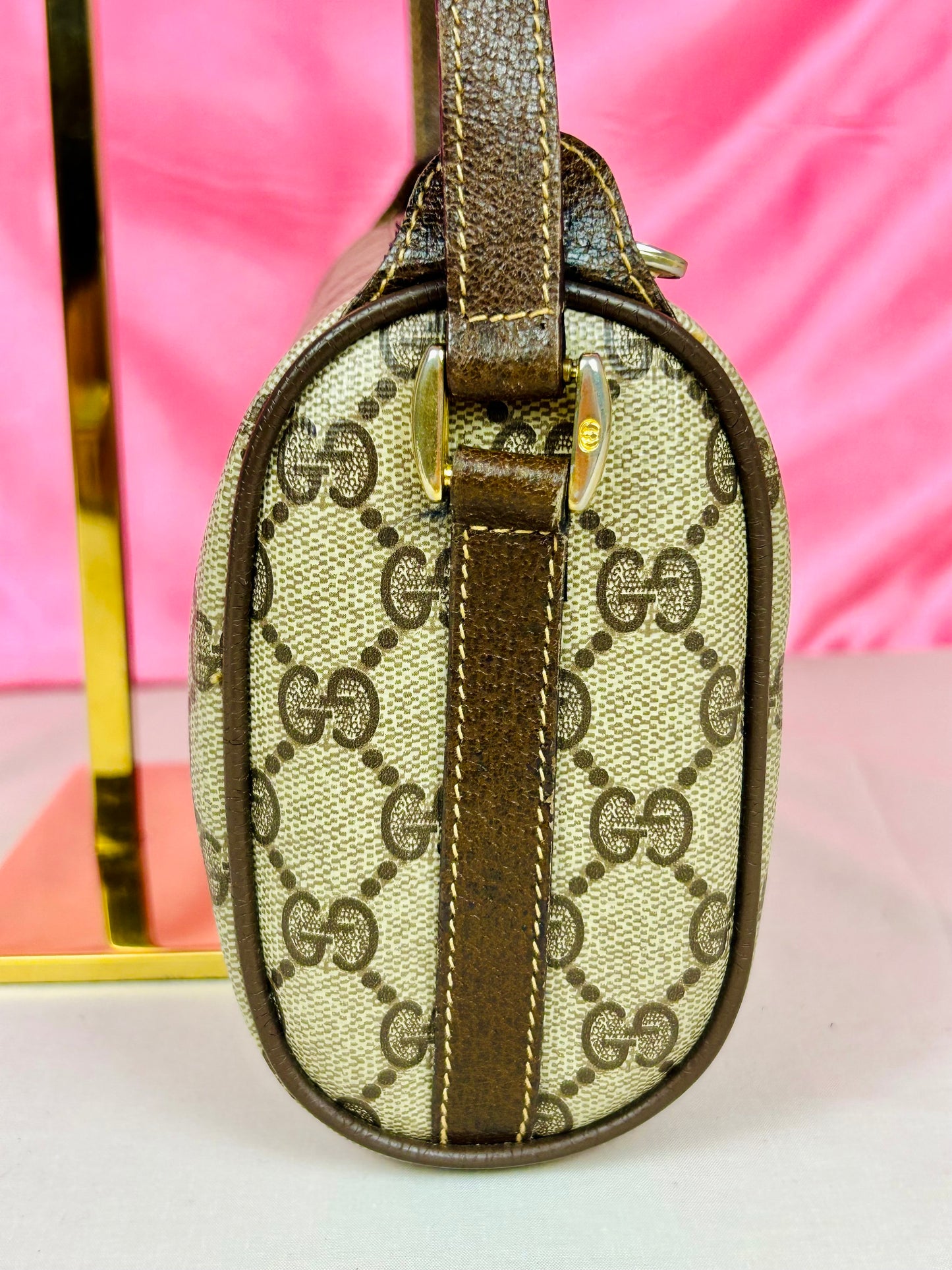 Oval Sherry Line Crossbody