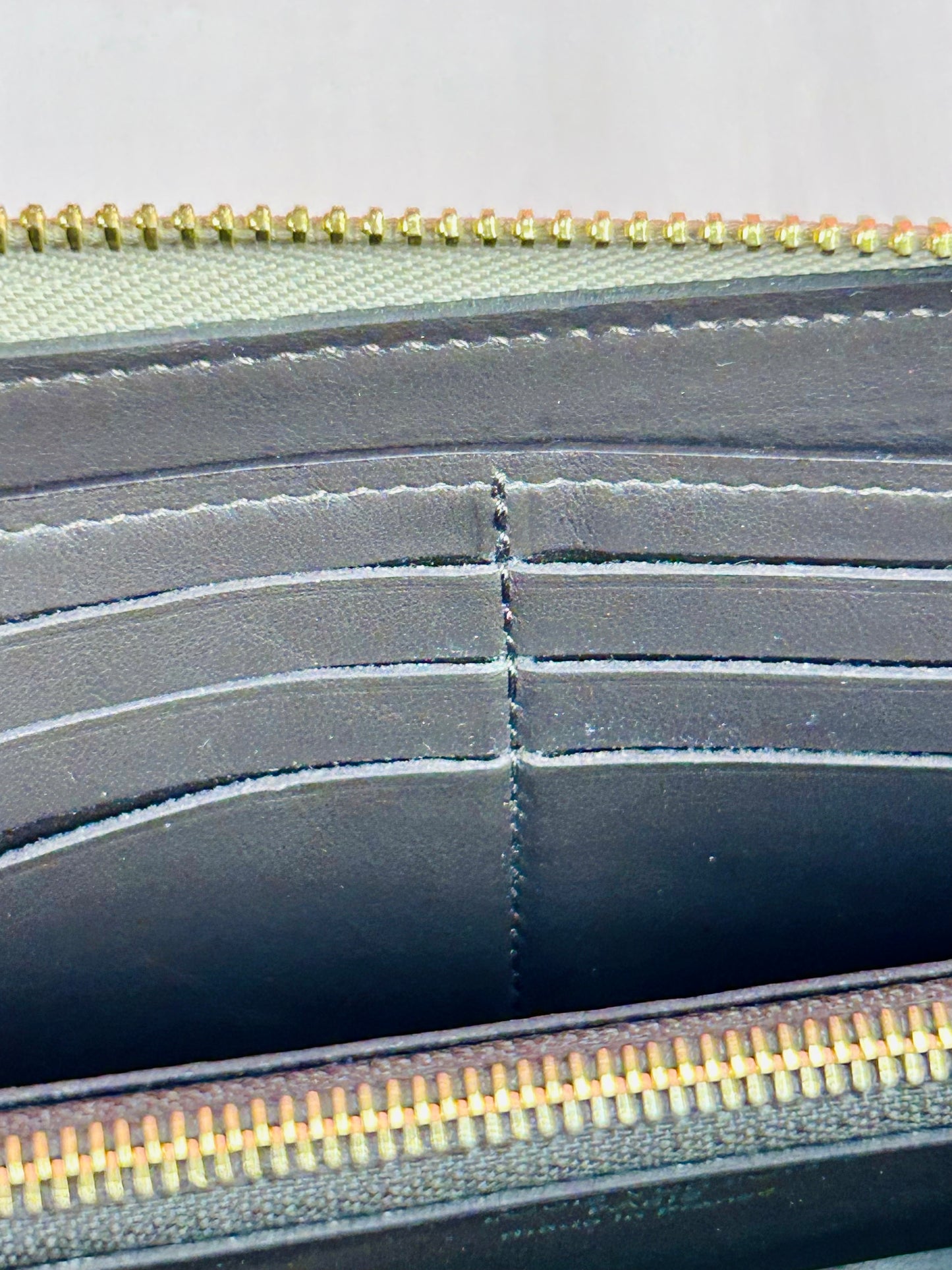 Taurillon Comet Taupe Zippy Wallet