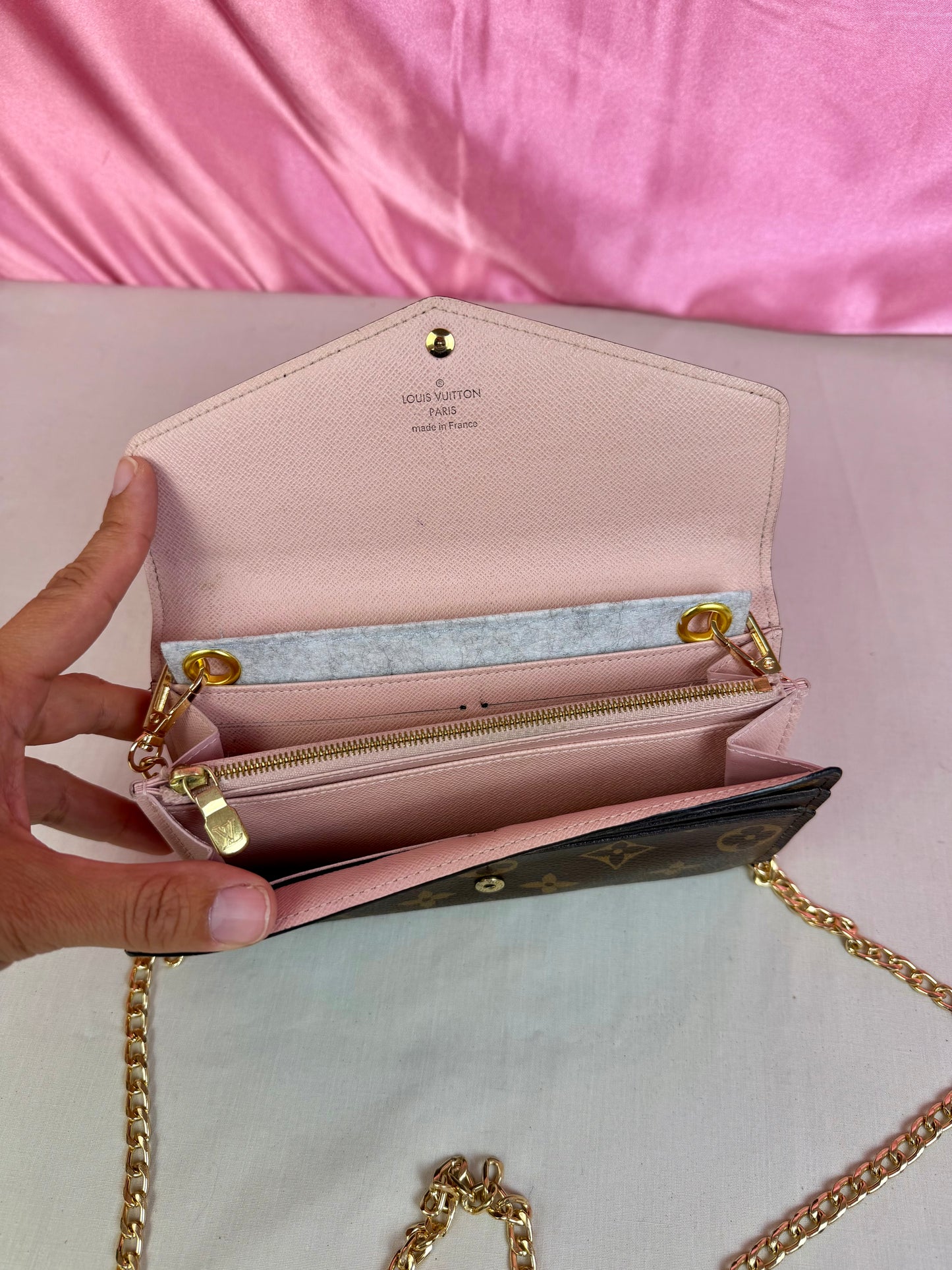 Louis Vuitton Sarah Wallet in Mono/Rose