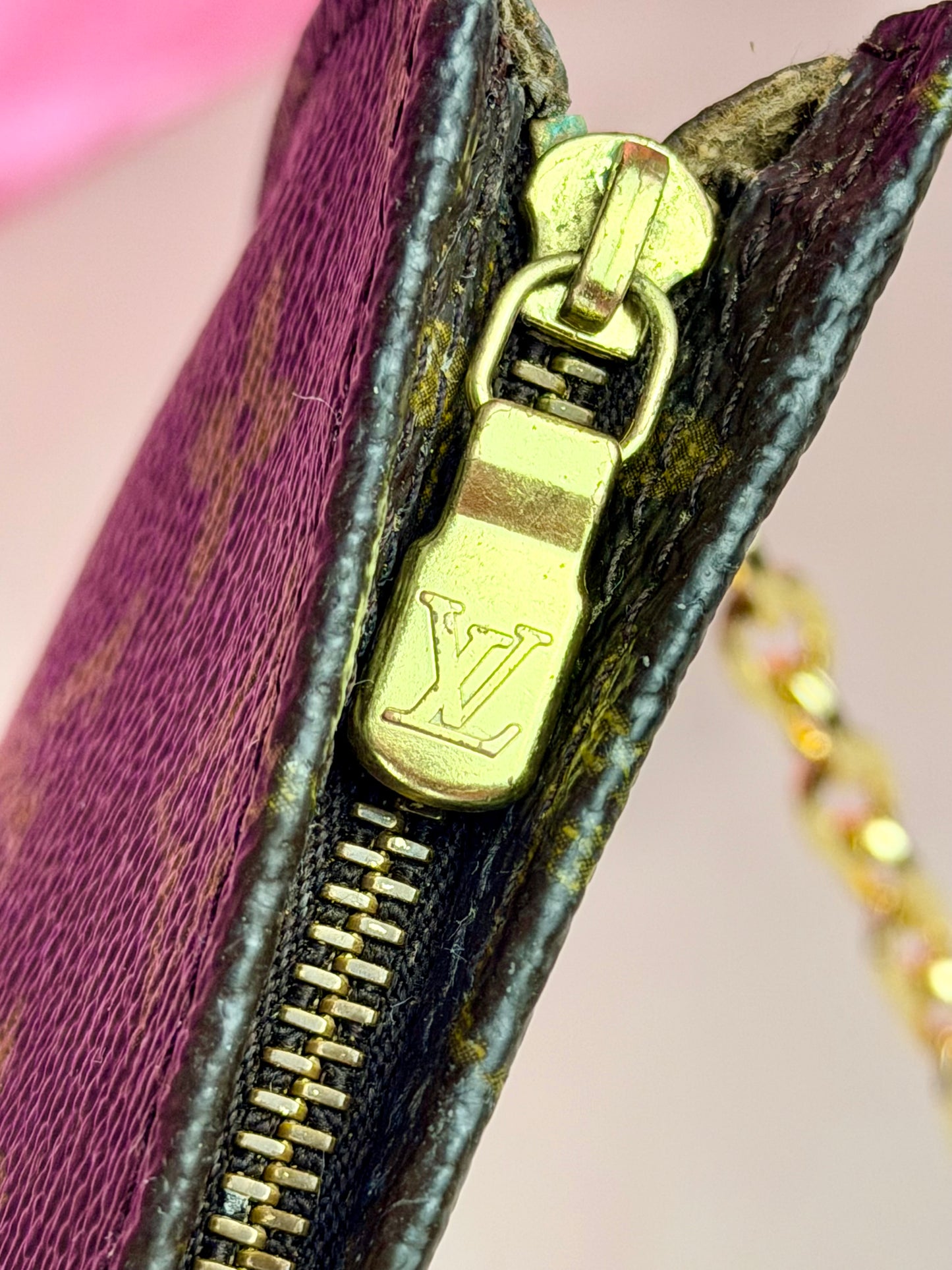 Bucket Pouch PM on Chain