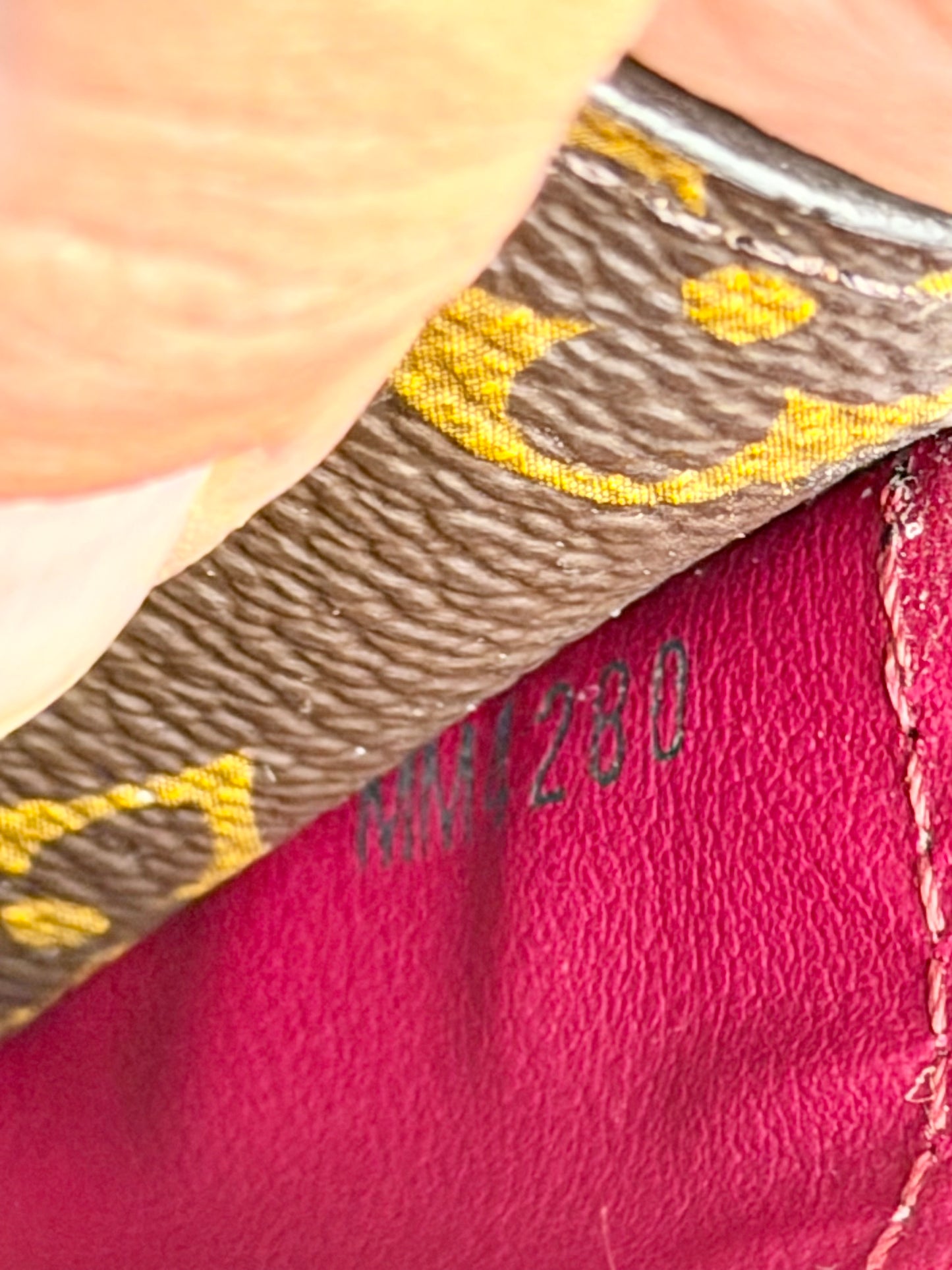 Sarah Wallet Mono/Berry
