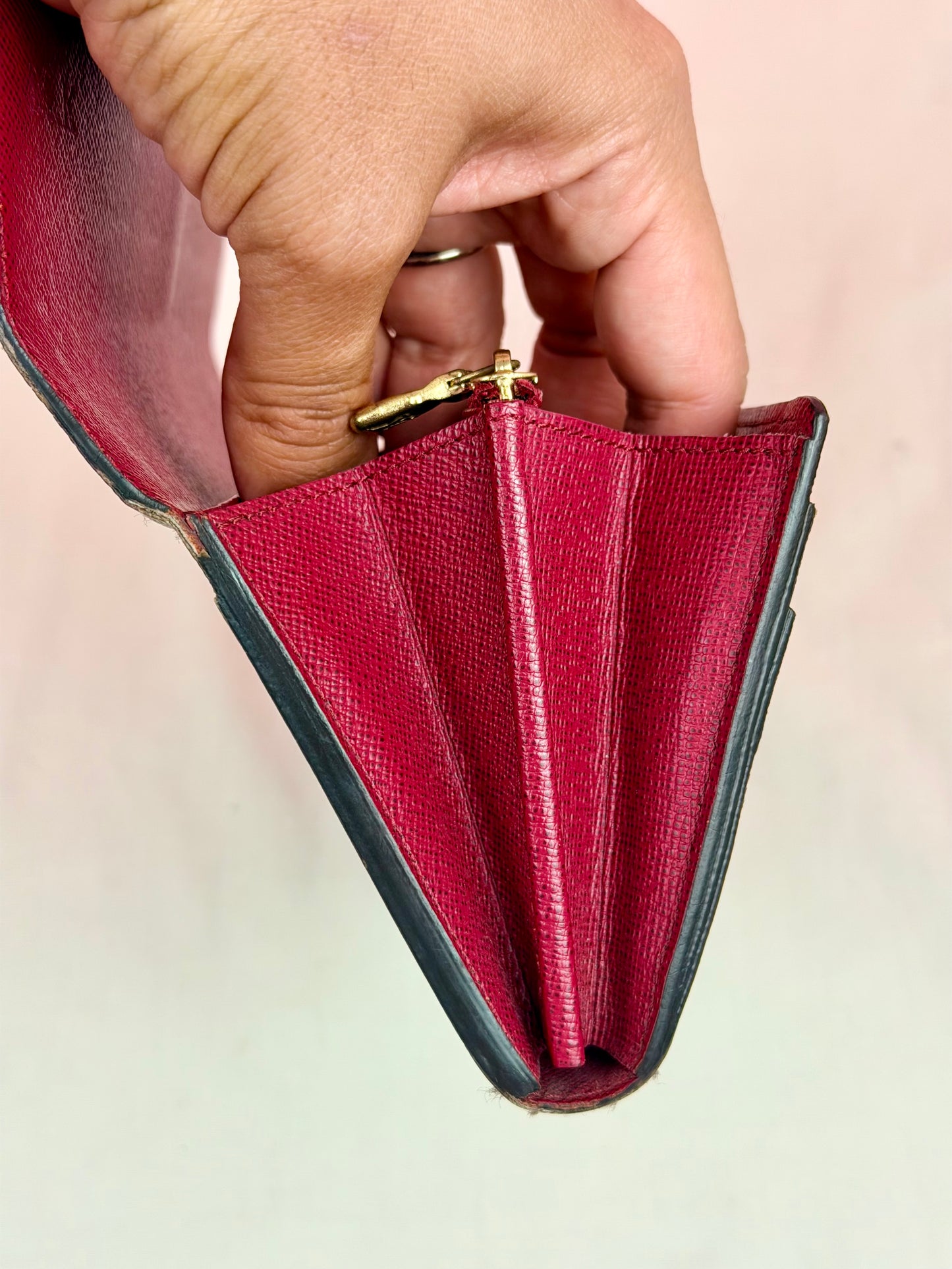 Sarah Wallet Mono/Berry