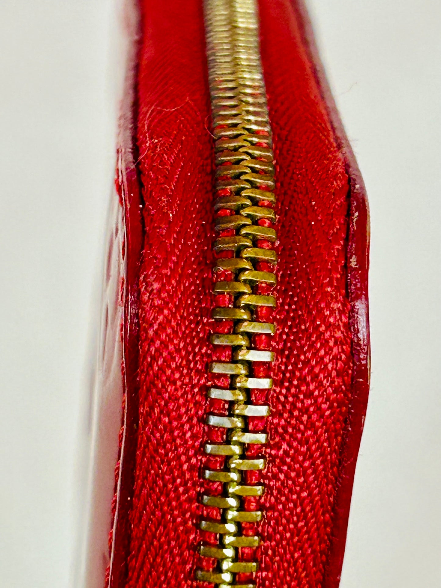 Red Vernis Zippy Card Case