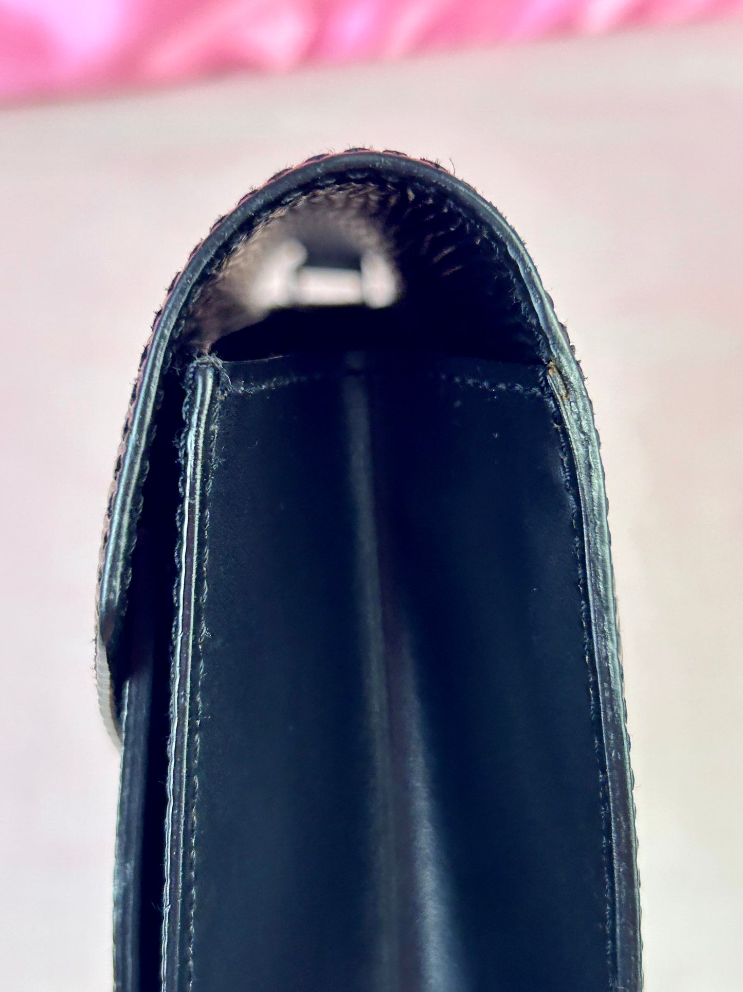 Louis Vuitton Dragonne Clutch – Black Epi Leather