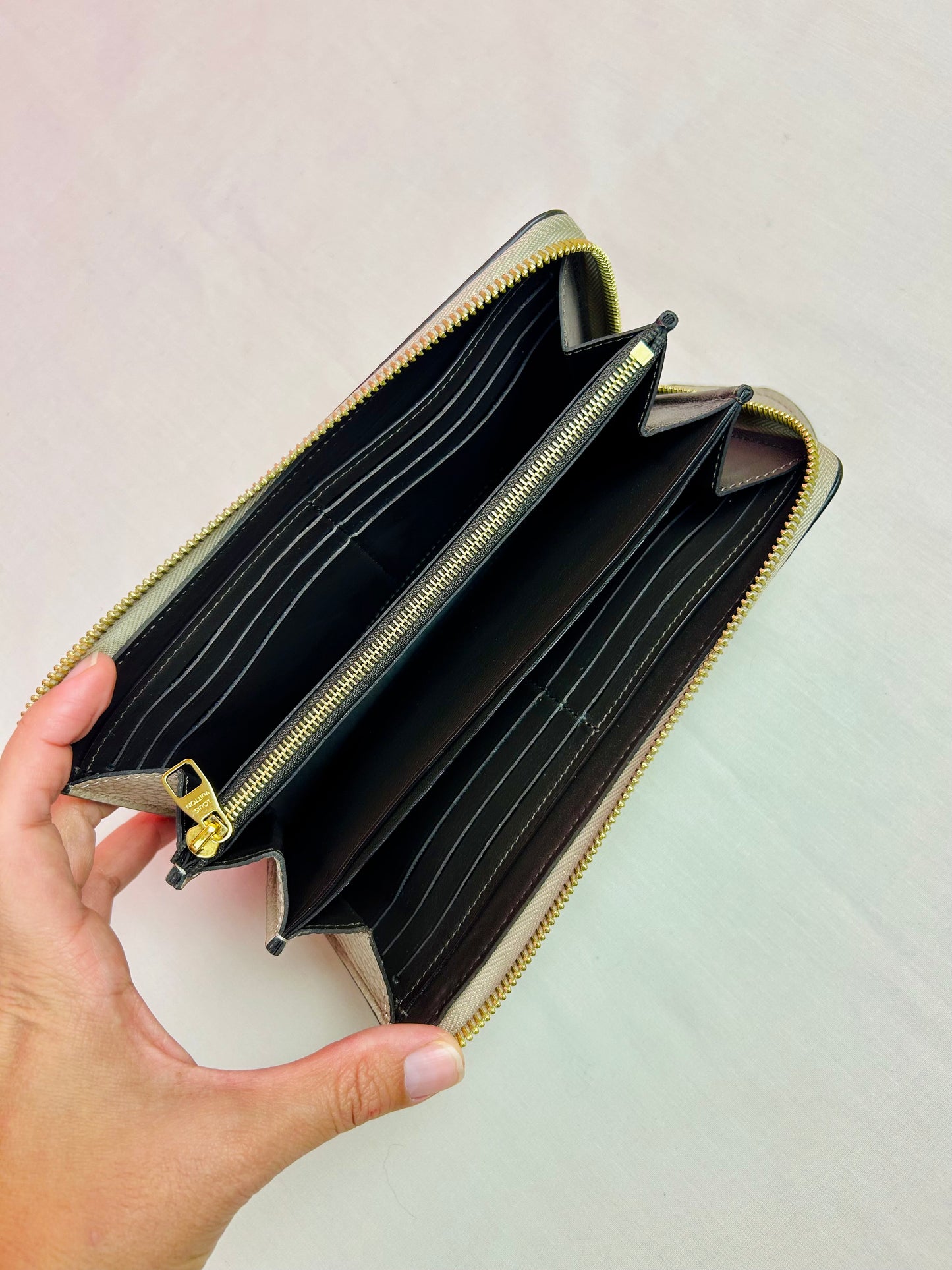 Taurillon Comet Taupe Zippy Wallet