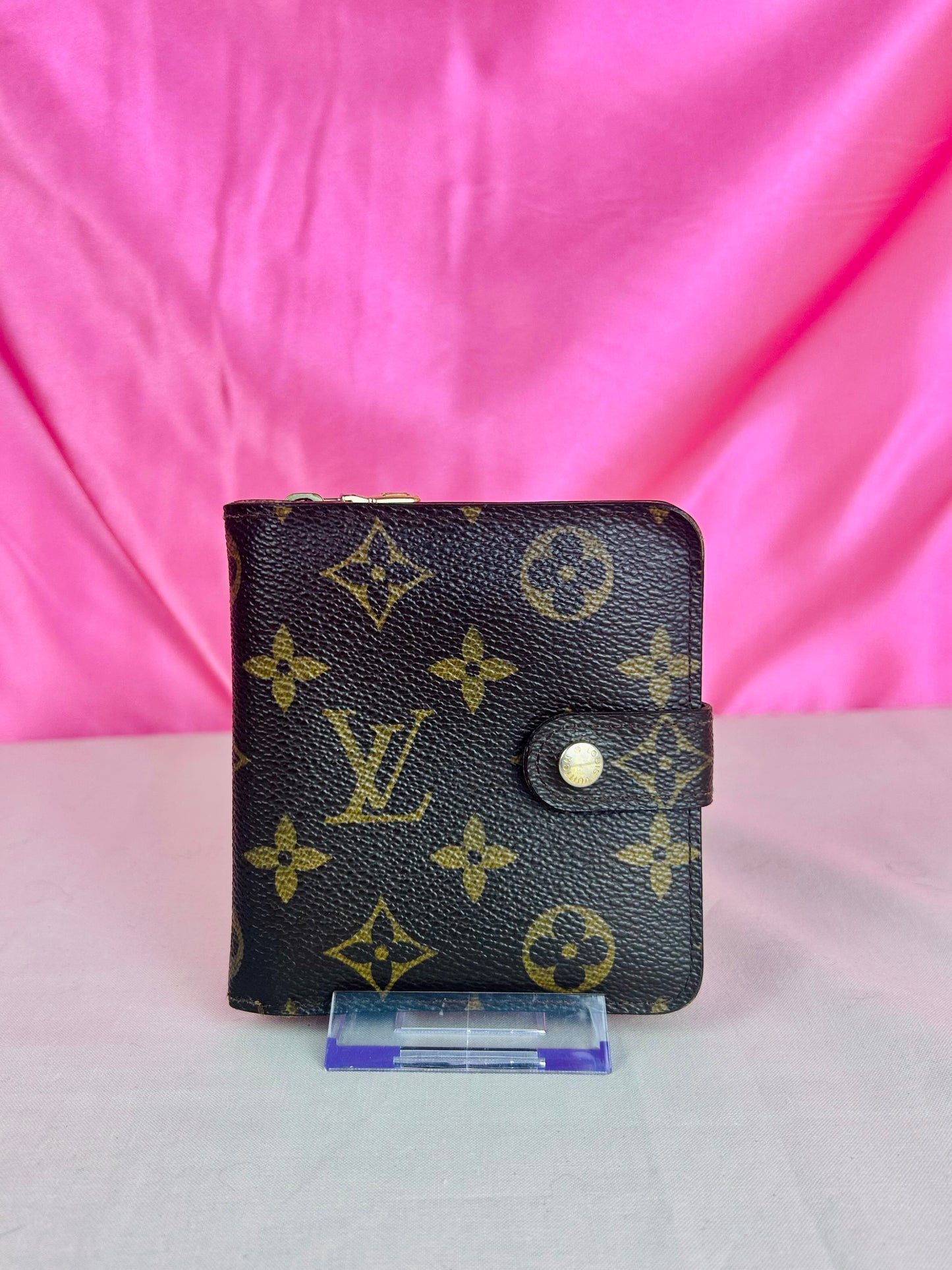 Vintage Compact Wallet