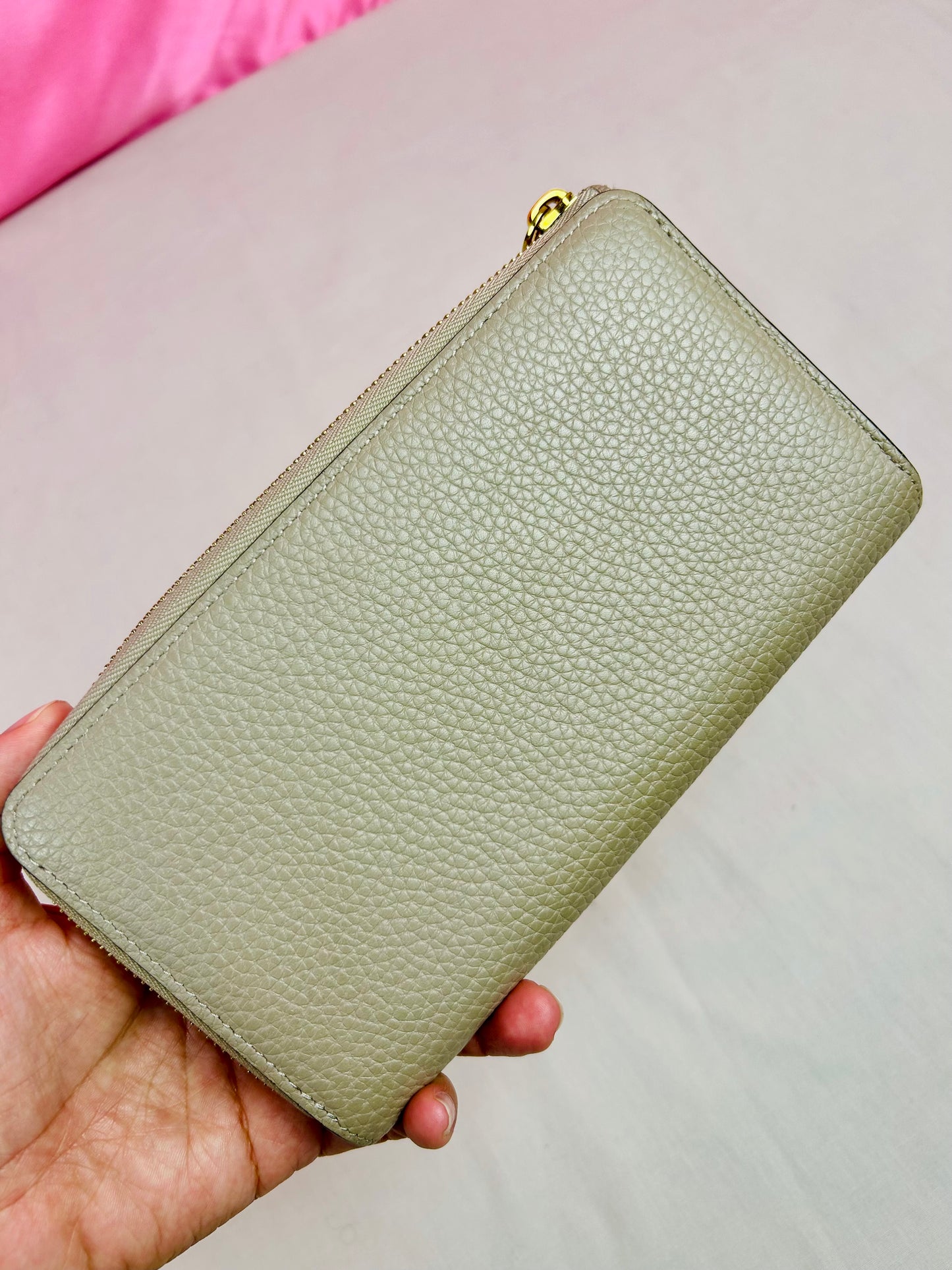 Taurillon Comet Taupe Zippy Wallet