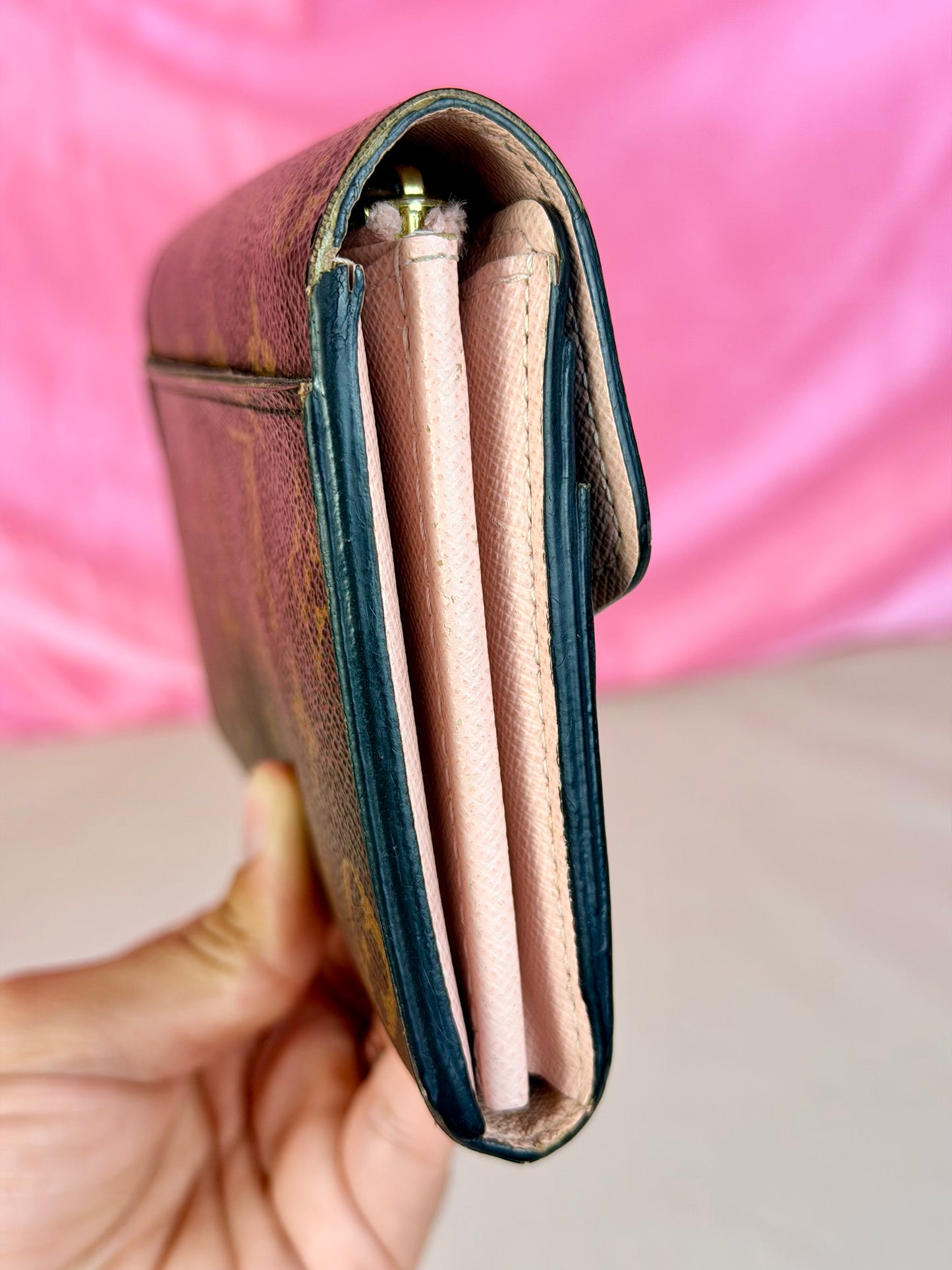 Louis Vuitton Sarah Wallet in Mono/Rose