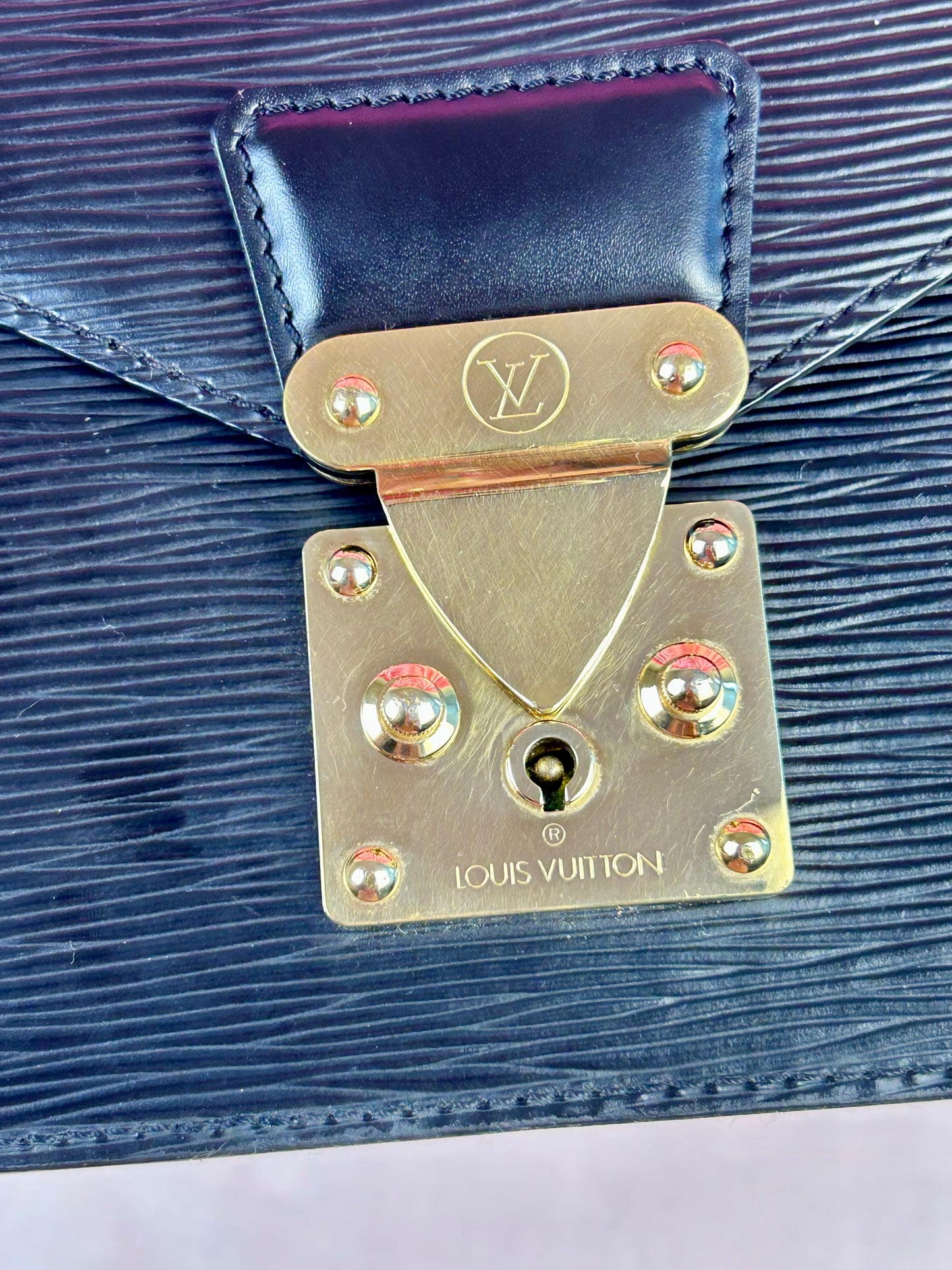 Louis Vuitton Dragonne Clutch – Black Epi Leather
