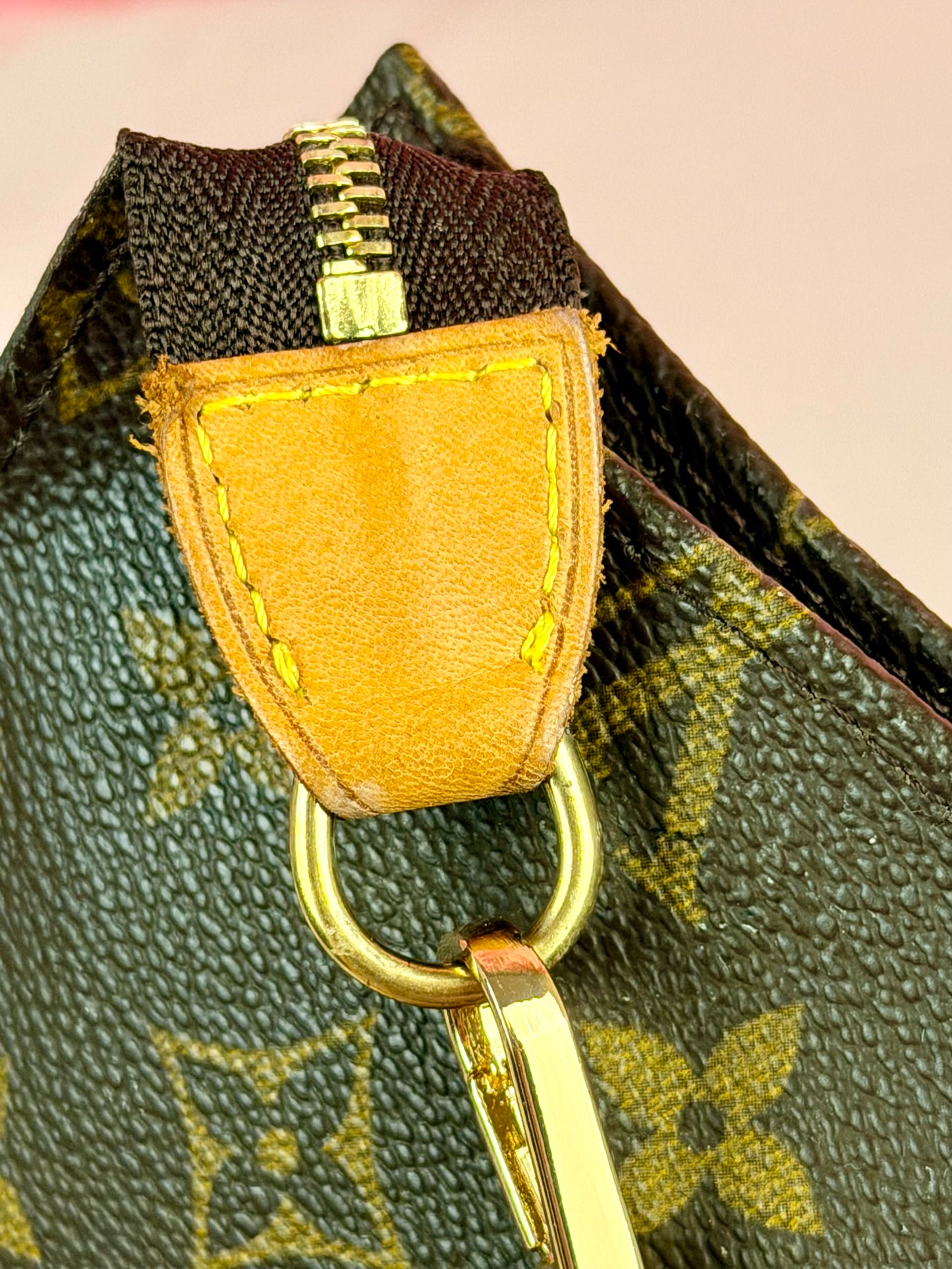 Bucket Pouch PM on Chain