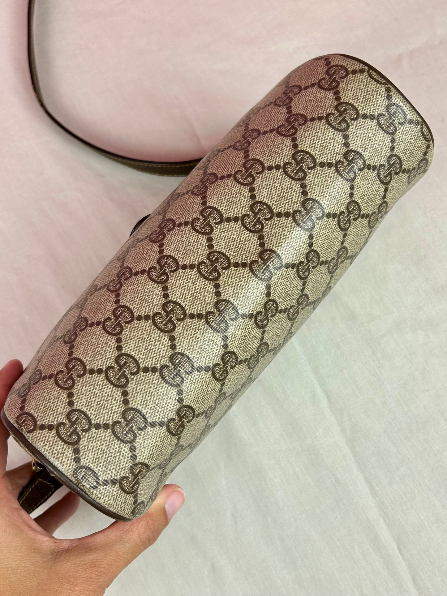 Oval Sherry Line Crossbody