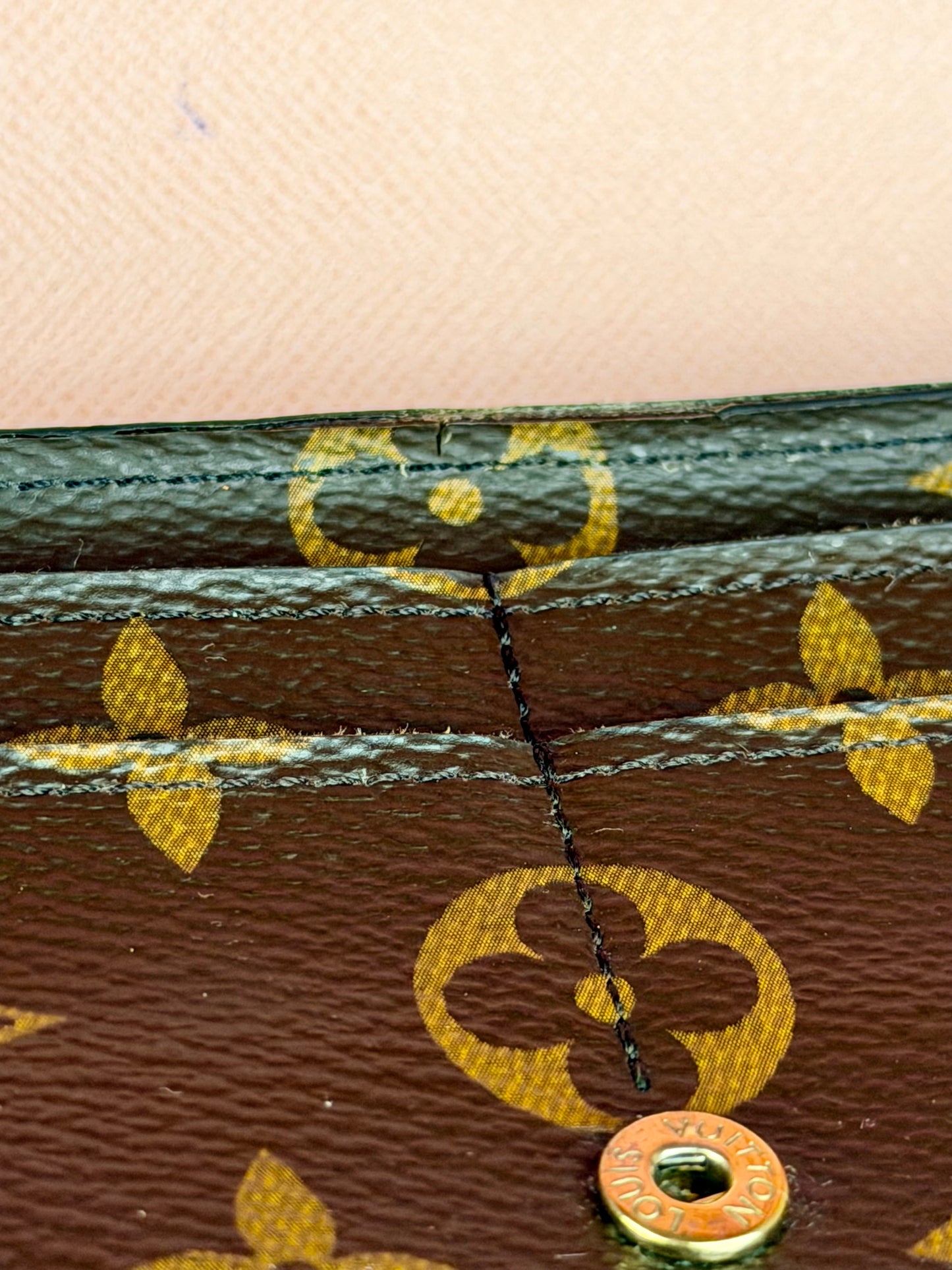 Louis Vuitton Sarah Wallet in Mono/Rose