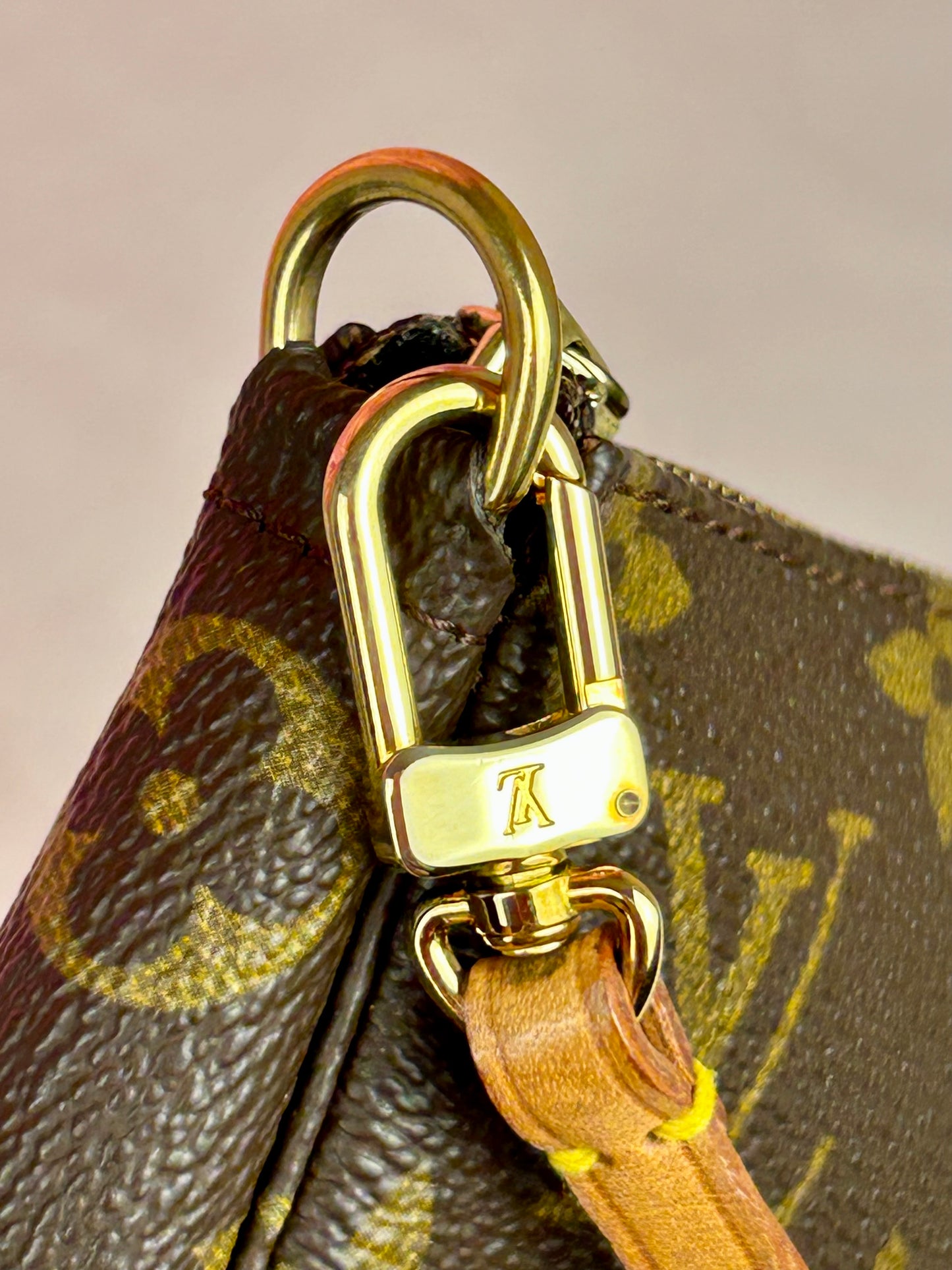 Pochette Accessories