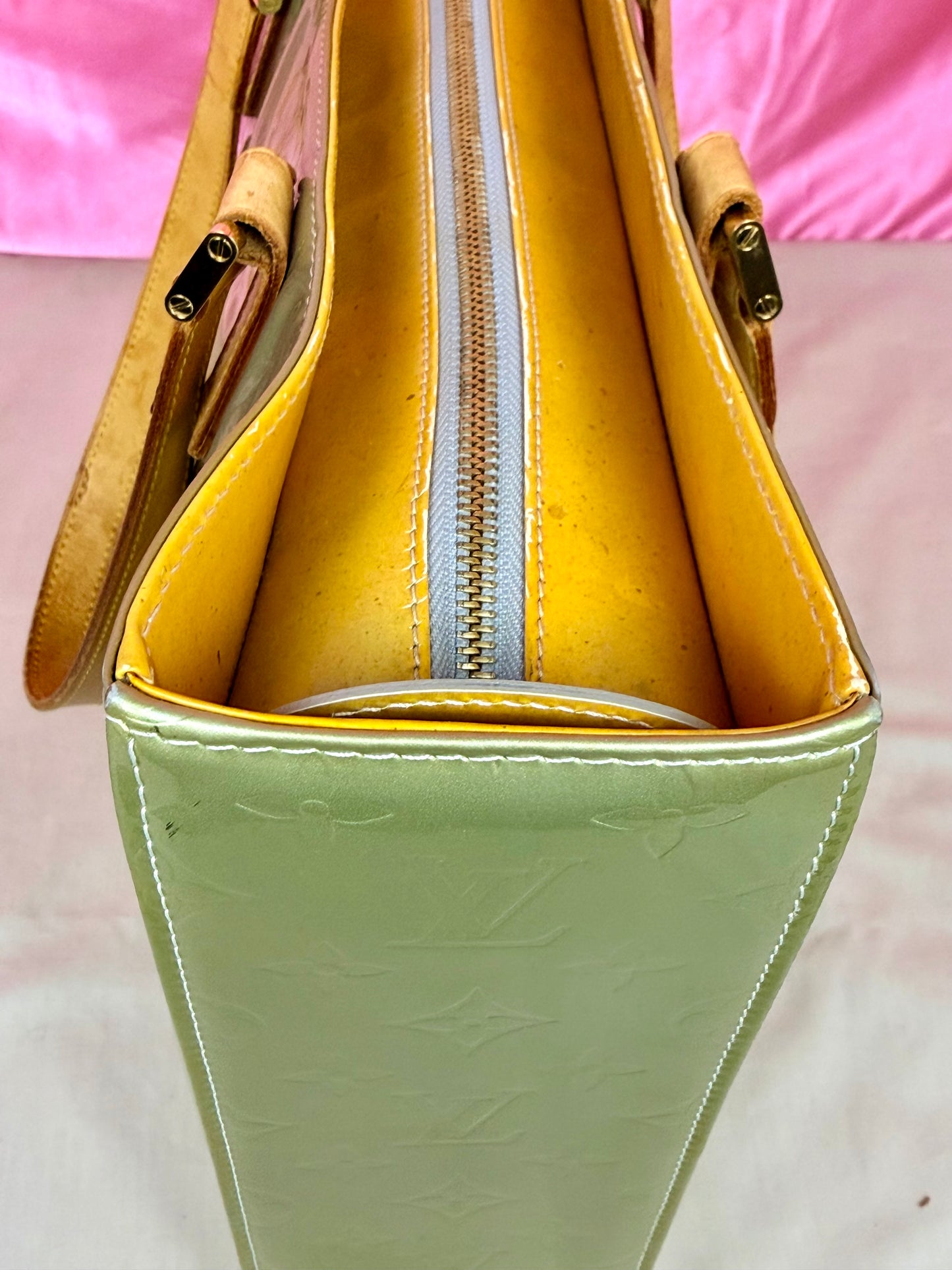 Colombus Tote in Green Vernis