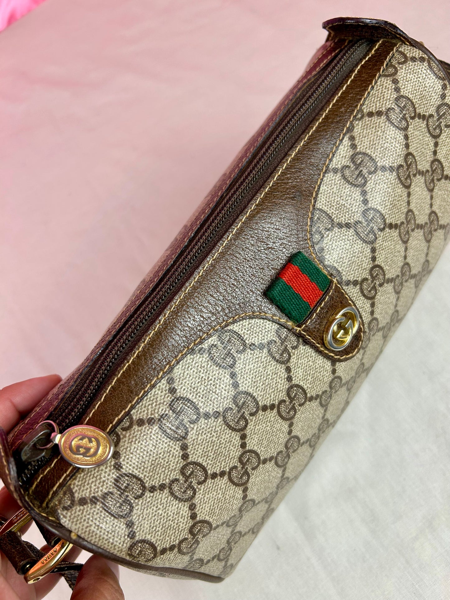 Oval Sherry Line Crossbody