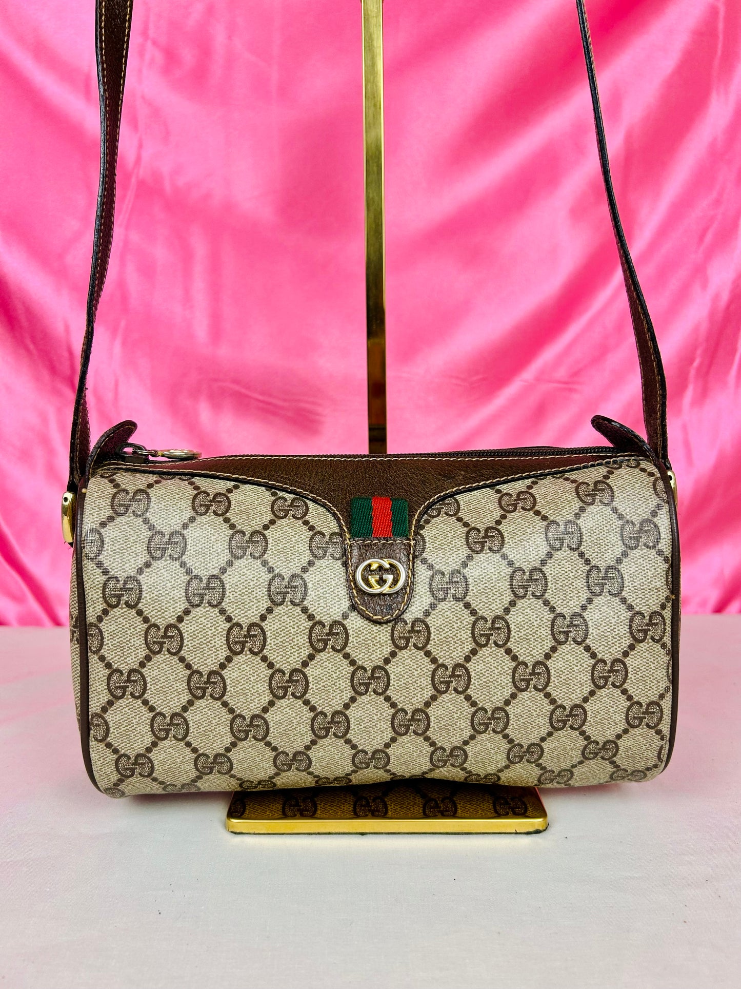 Oval Sherry Line Crossbody