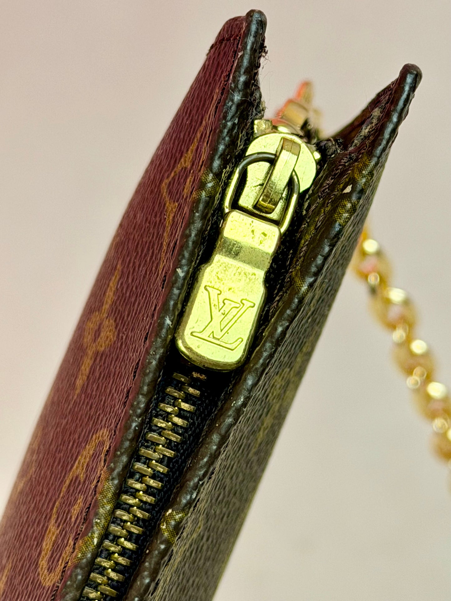 Bucket Pouch GM on Chain