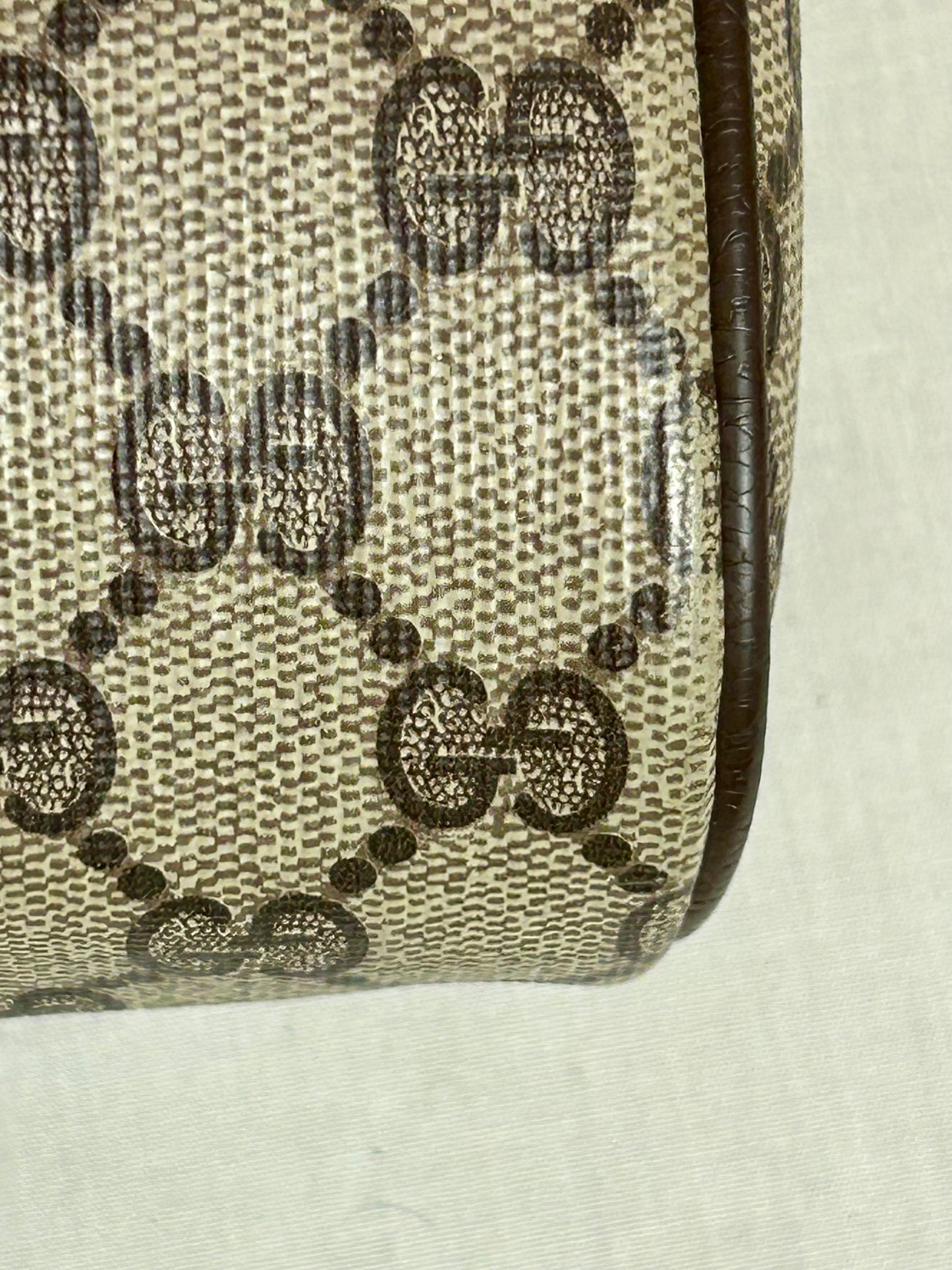 Oval Sherry Line Crossbody