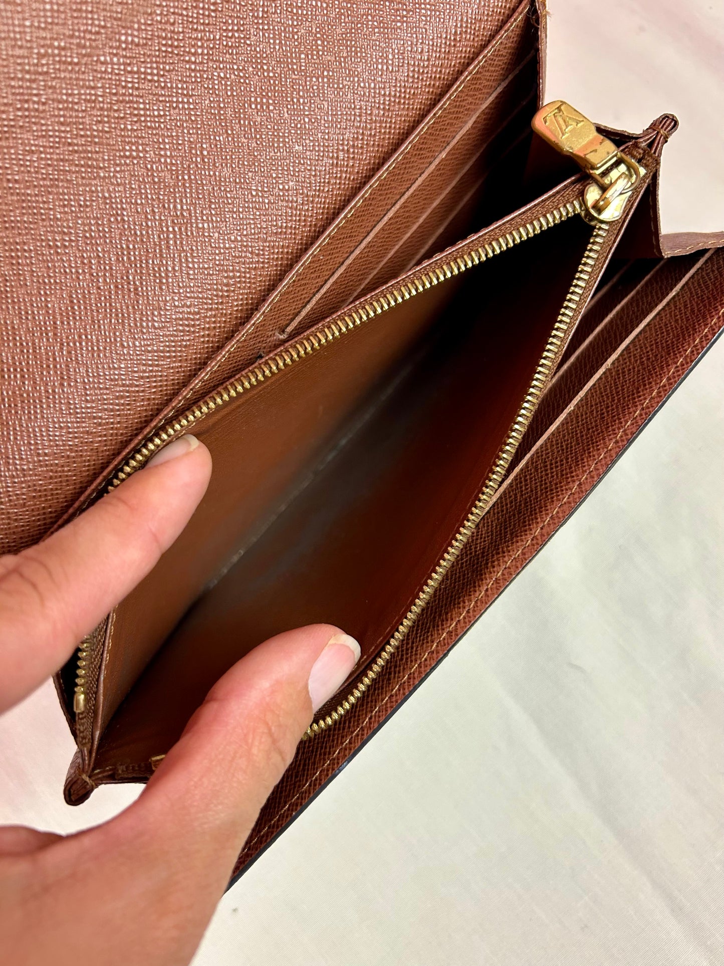 Sarah Wallet NM in Monogram/Brown