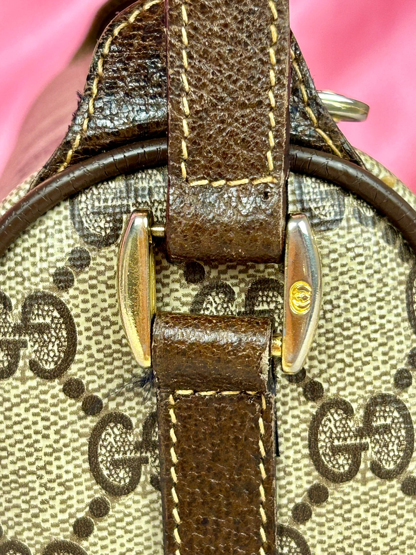 Oval Sherry Line Crossbody