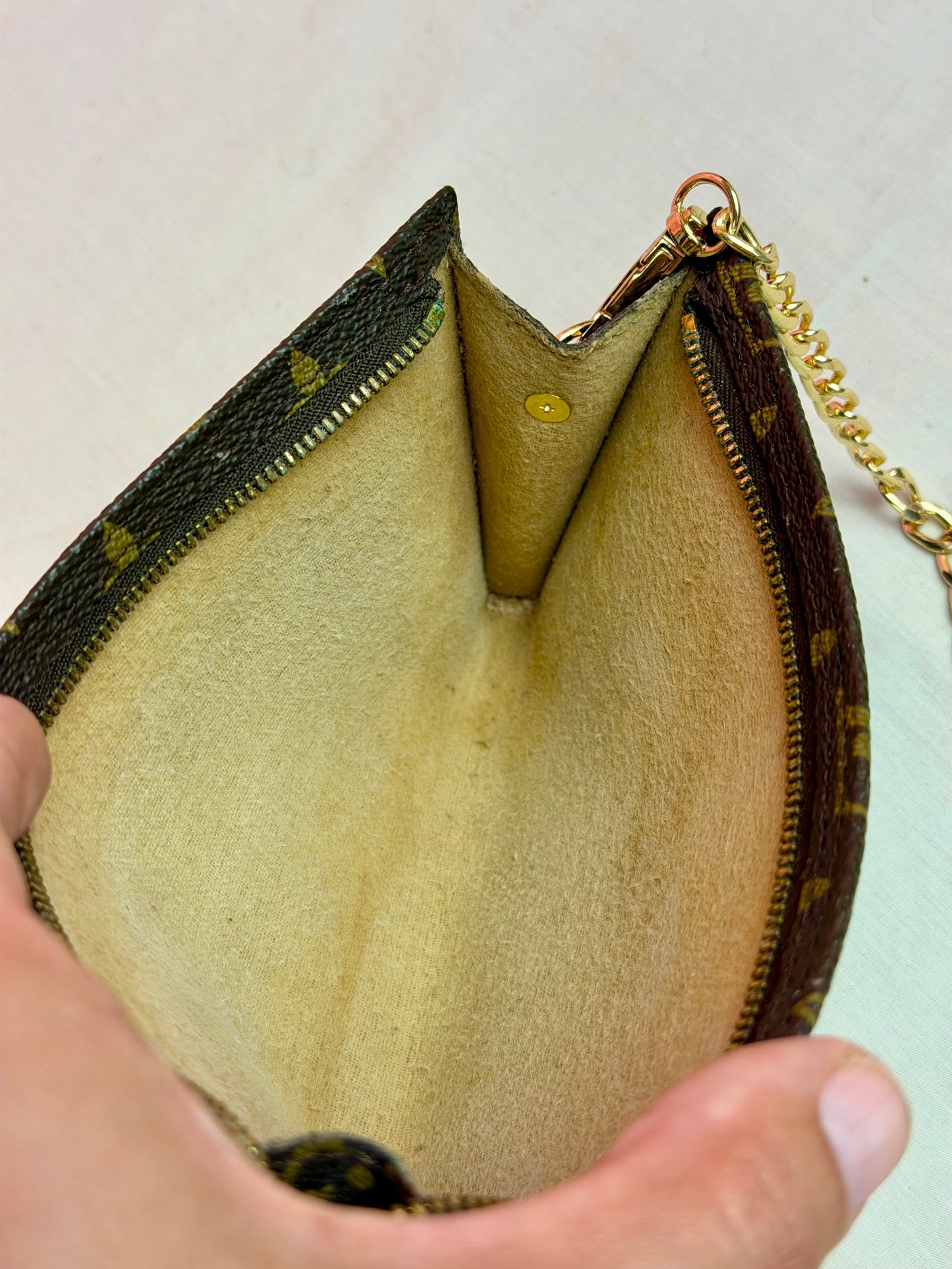 Bucket Pouch GM on Chain