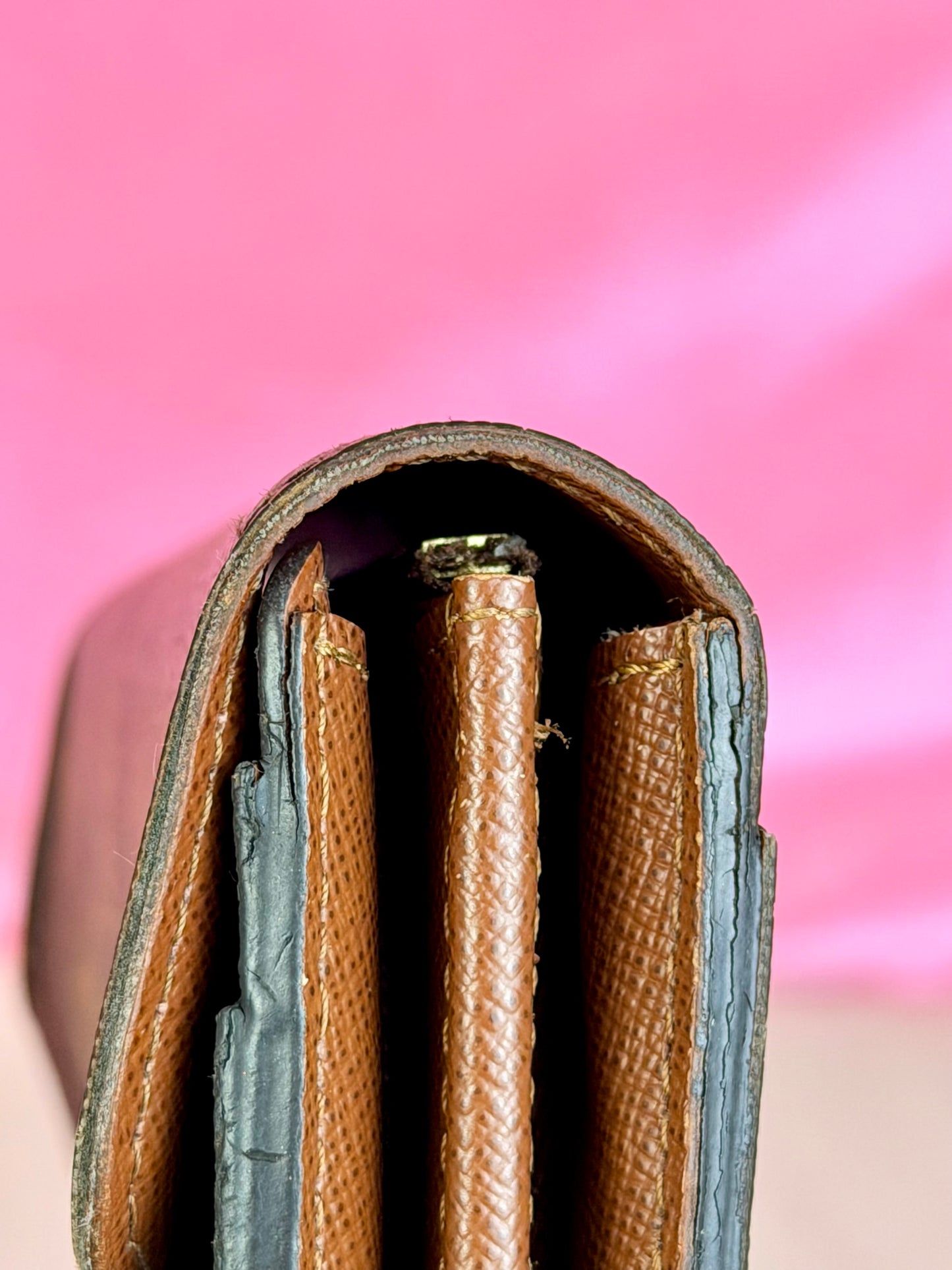 Sarah Wallet in Mono/Brown