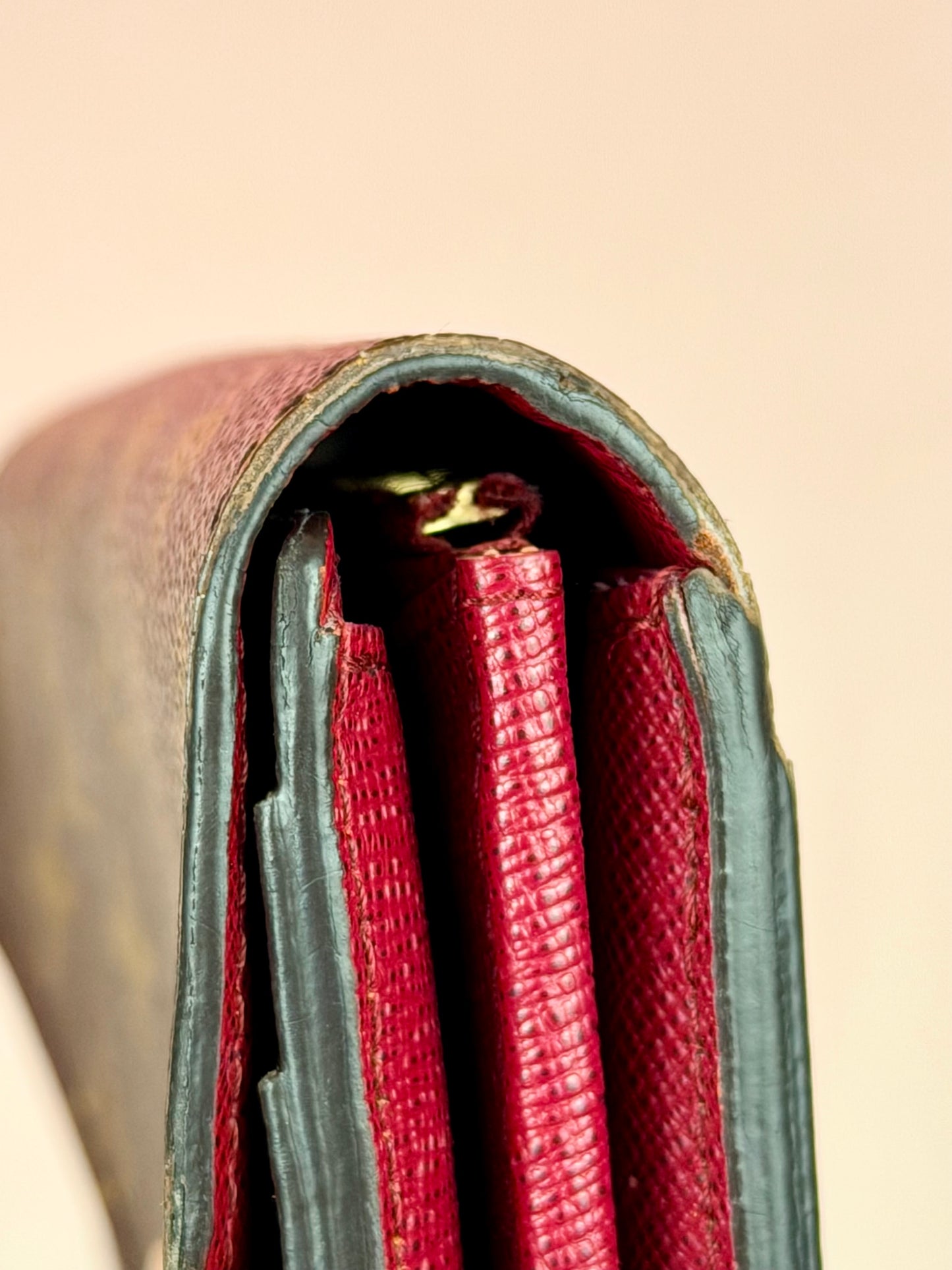 Sarah Wallet Mono/Berry