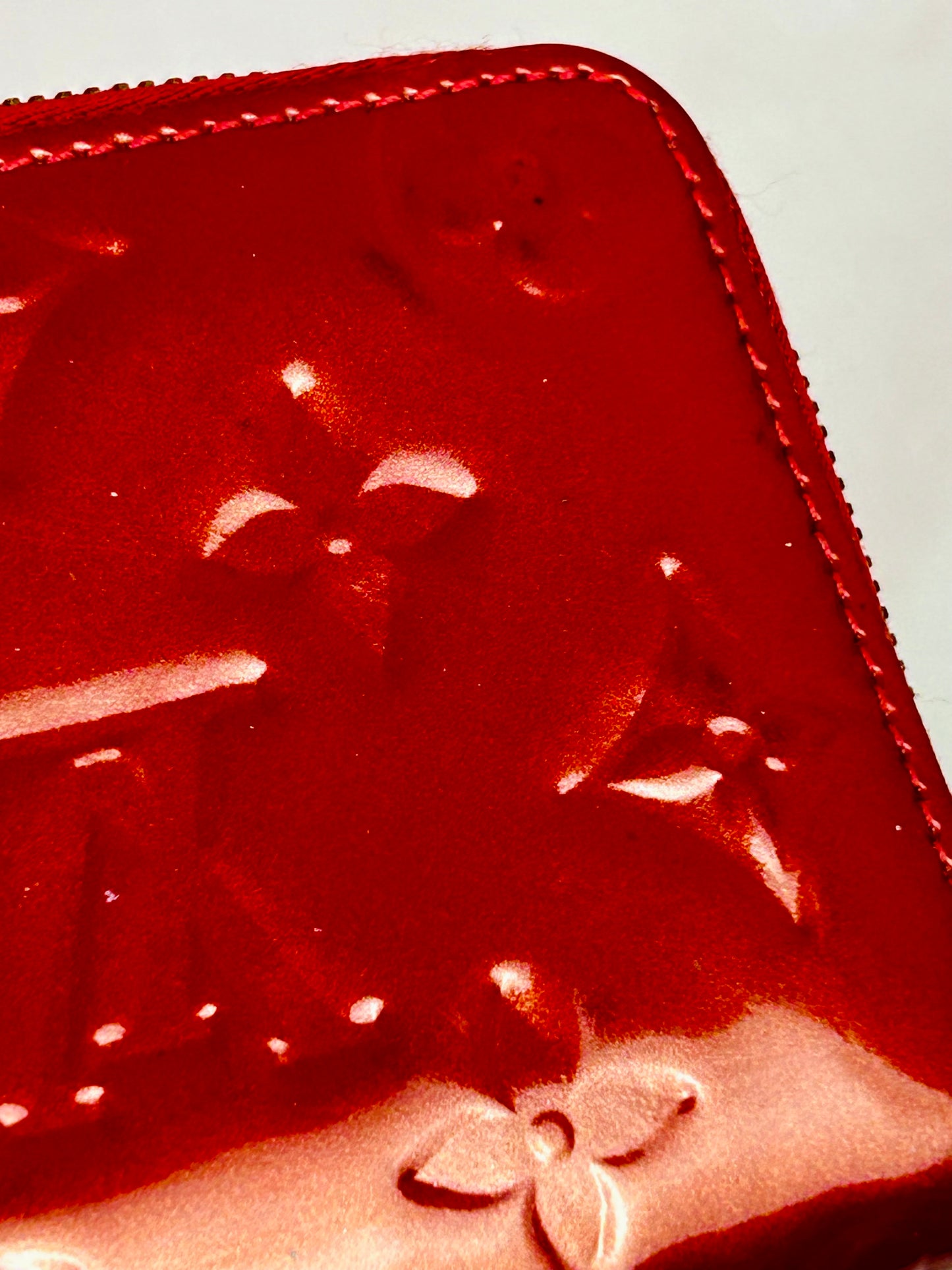 Red Vernis Zippy Card Case