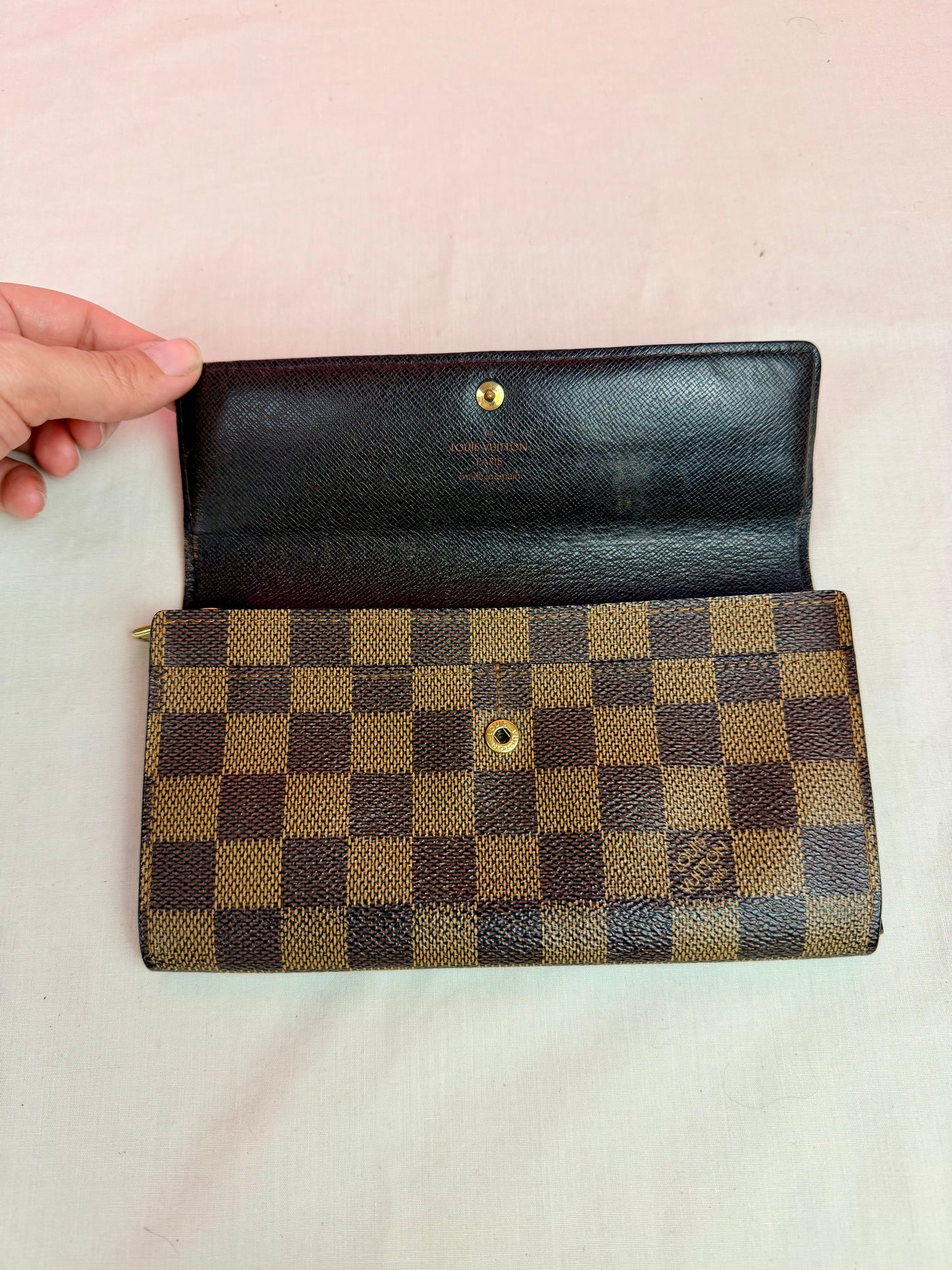 Sarah Wallet in DE (Old Model)