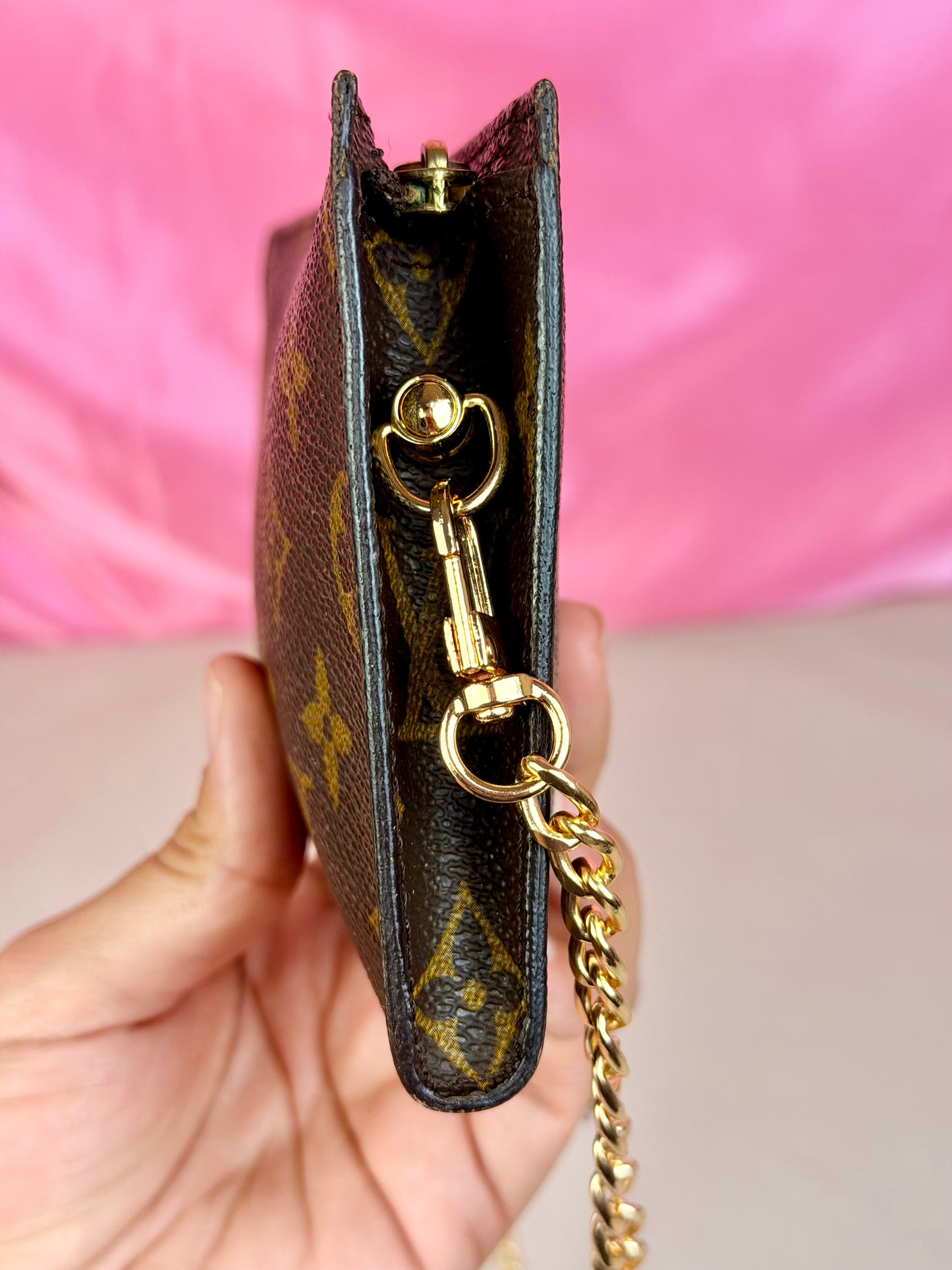 Bucket Pouch PM on Chain