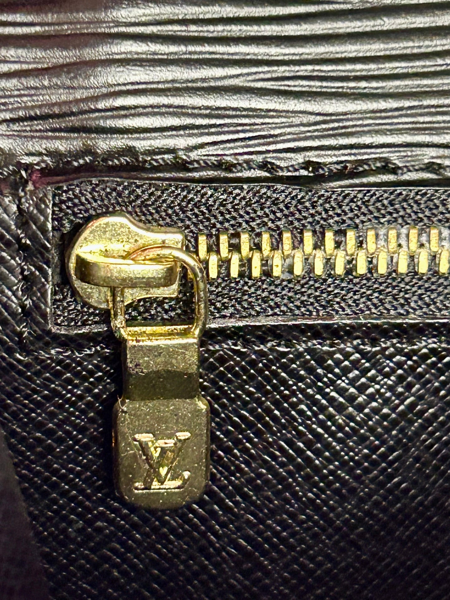 Dragonne Clutch in Black Epi