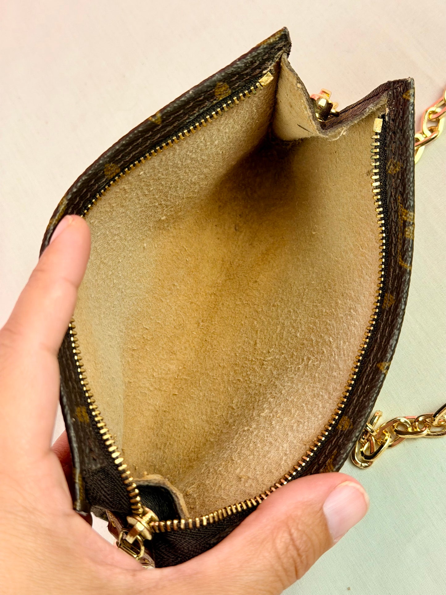 Bucket Pouch PM on Chain