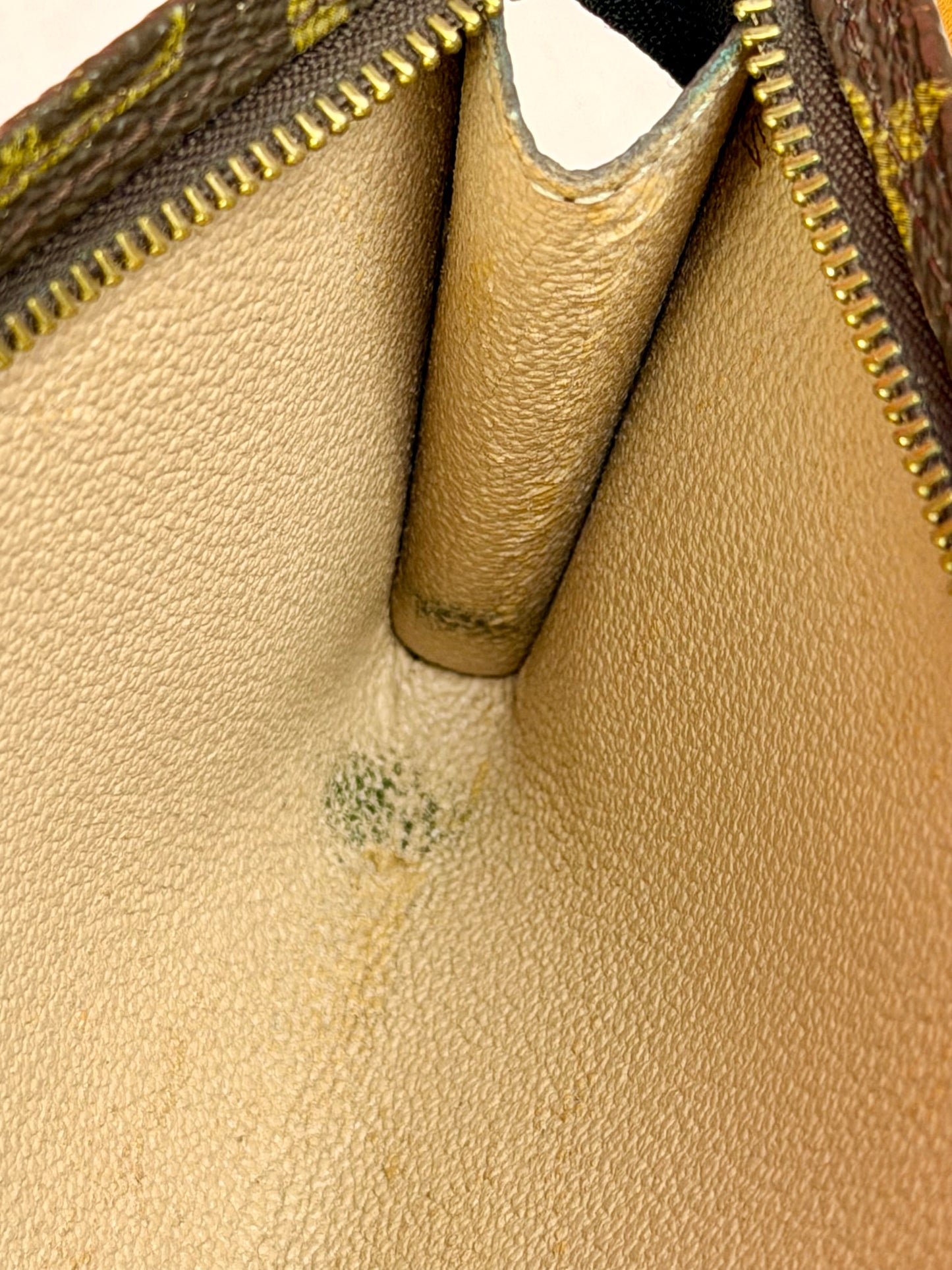 Bucket Pouch PM on Chain