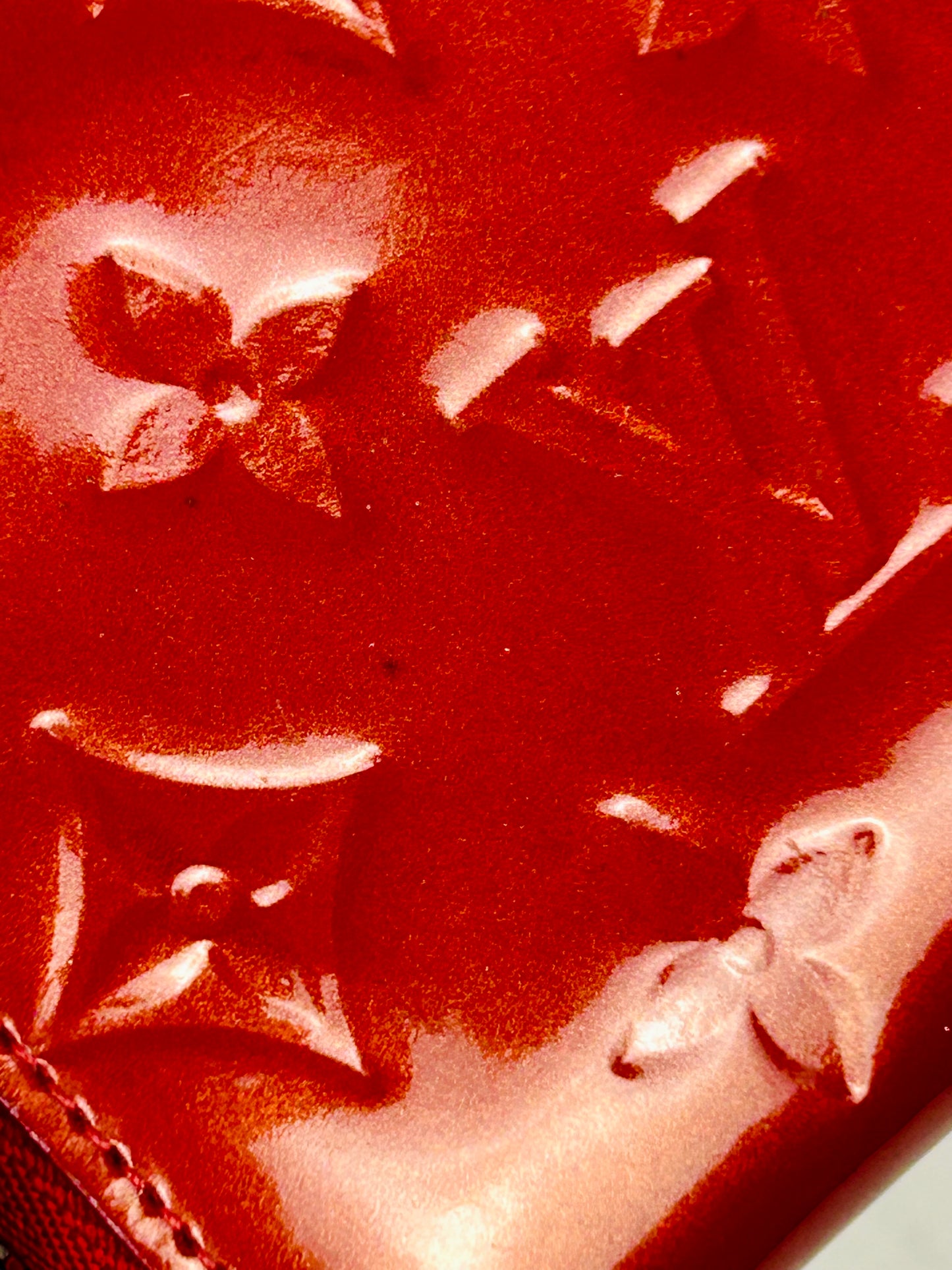 Red Vernis Zippy Card Case