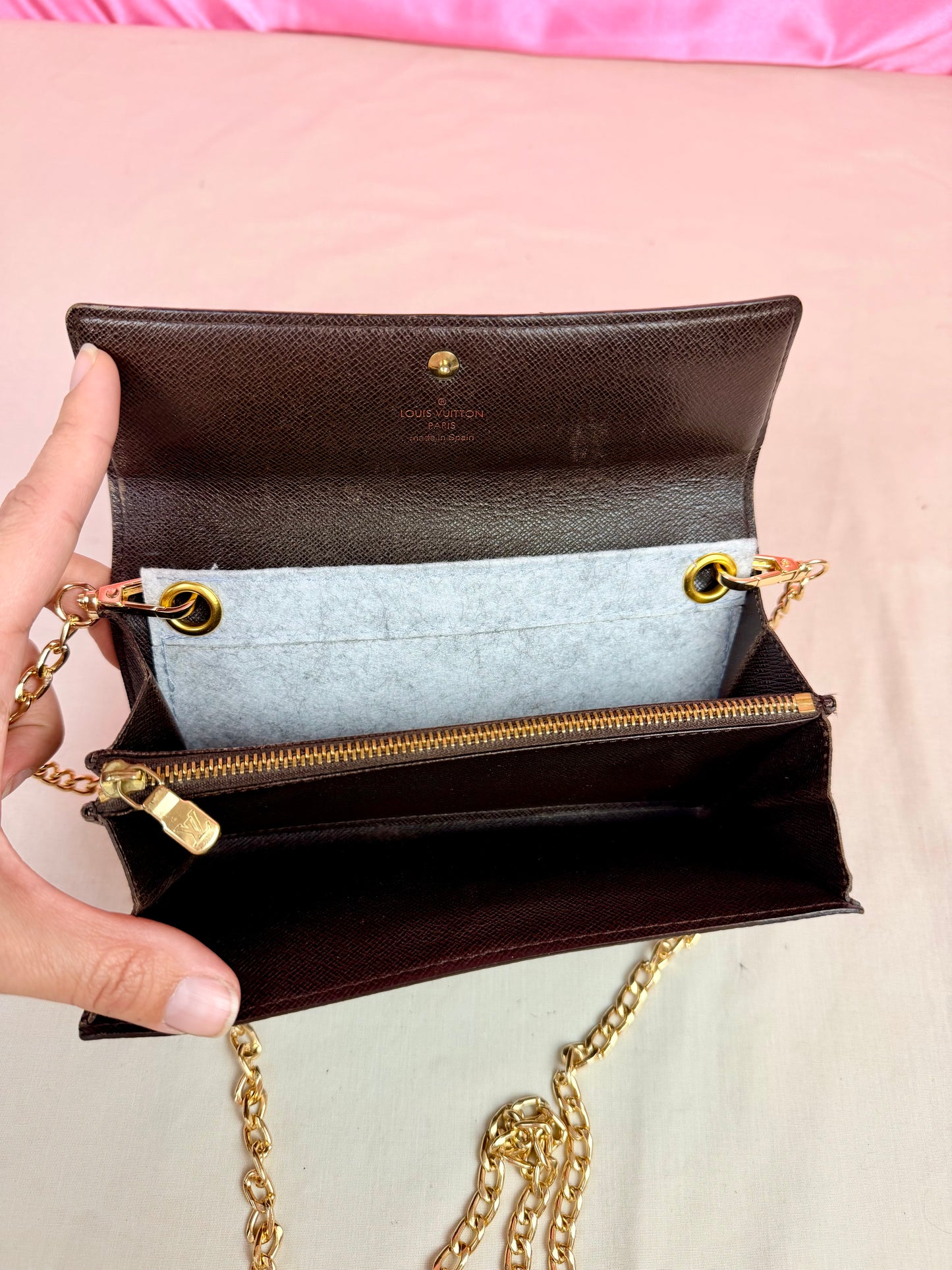 Sarah Wallet in DE (Old Model)